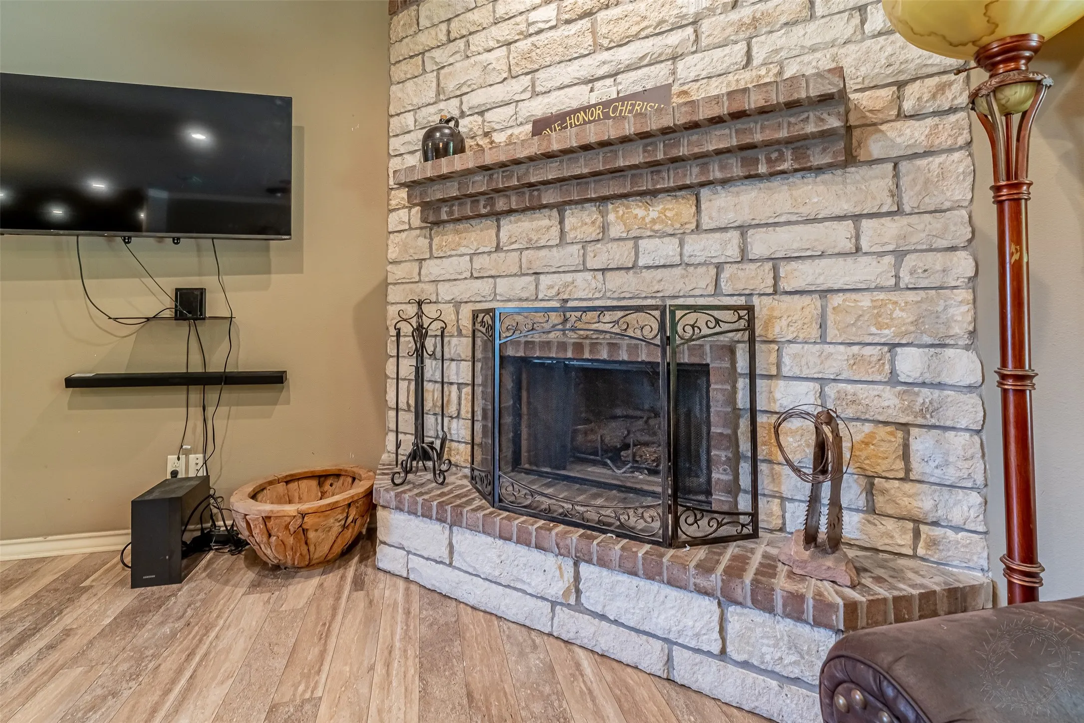 Single Family Residence For Sale in Erath County , 712 Spring Meadow Street, Stephenville, Texas 76401, 3 Bedrooms, 2 Bathrooms, 2 Garage spaces, 1,858 Sqft, built in 2016, Price $415,000, mls#21311410, Real Estate Agent in Stephenville, Homes For Sale in Erath county, Homes For Sale in Stephenville, Realtor in Stephenville Texas, Real Estate Brokerage Independent Realty Texas, Luminita Cordes Realtor