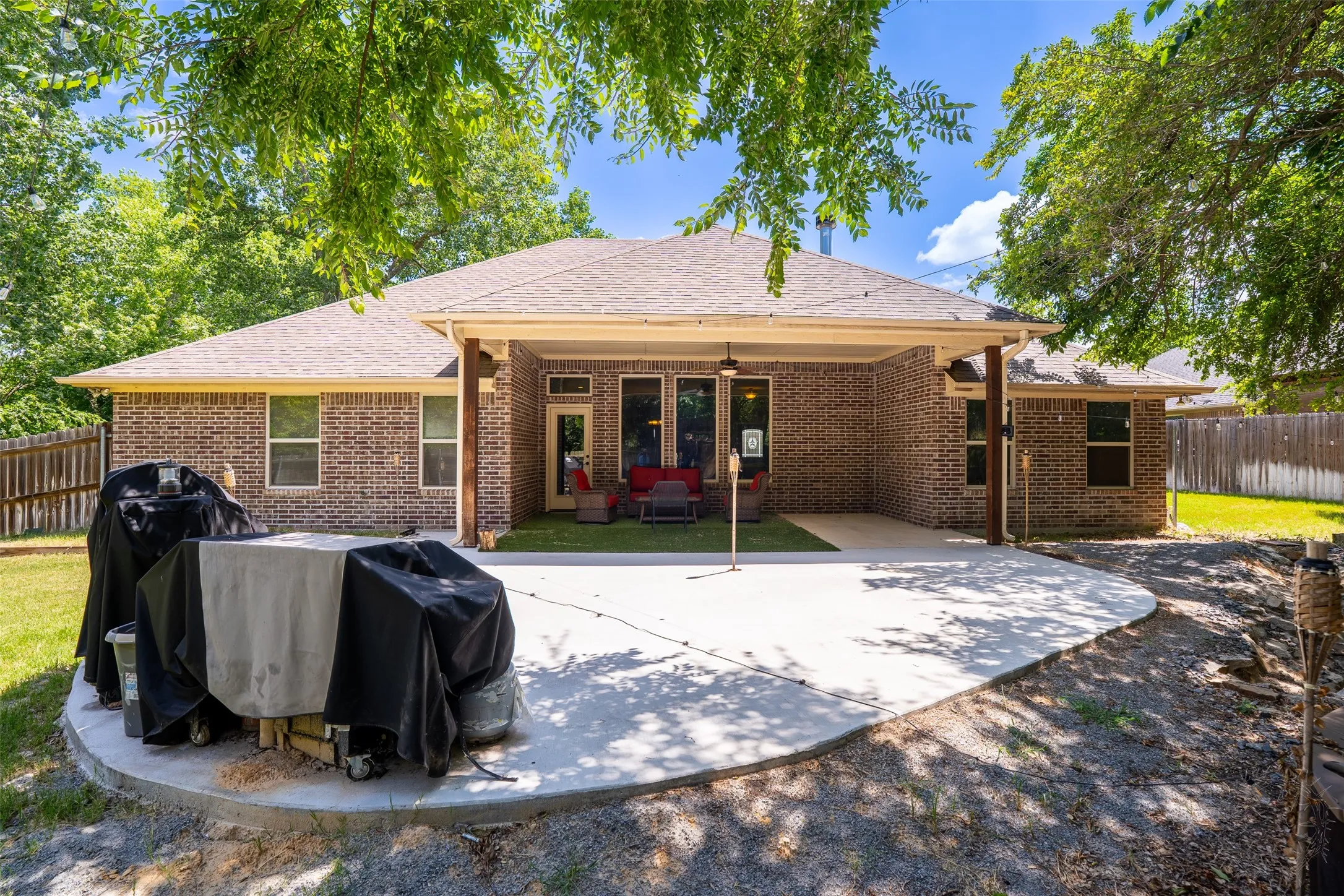 Single Family Residence For Sale in Erath County , 712 Spring Meadow Street, Stephenville, Texas 76401, 3 Bedrooms, 2 Bathrooms, 2 Garage spaces, 1,858 Sqft, built in 2016, Price $415,000, mls#21311410, Real Estate Agent in Stephenville, Homes For Sale in Erath county, Homes For Sale in Stephenville, Realtor in Stephenville Texas, Real Estate Brokerage Independent Realty Texas, Luminita Cordes Realtor
