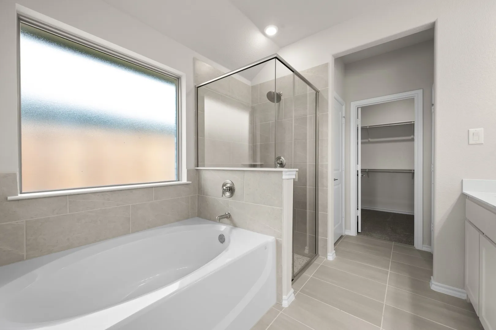 DFW-Meadow Park-Concept 1660-7405 Lavender Lane-Primary Suite- Risewell Homes-4