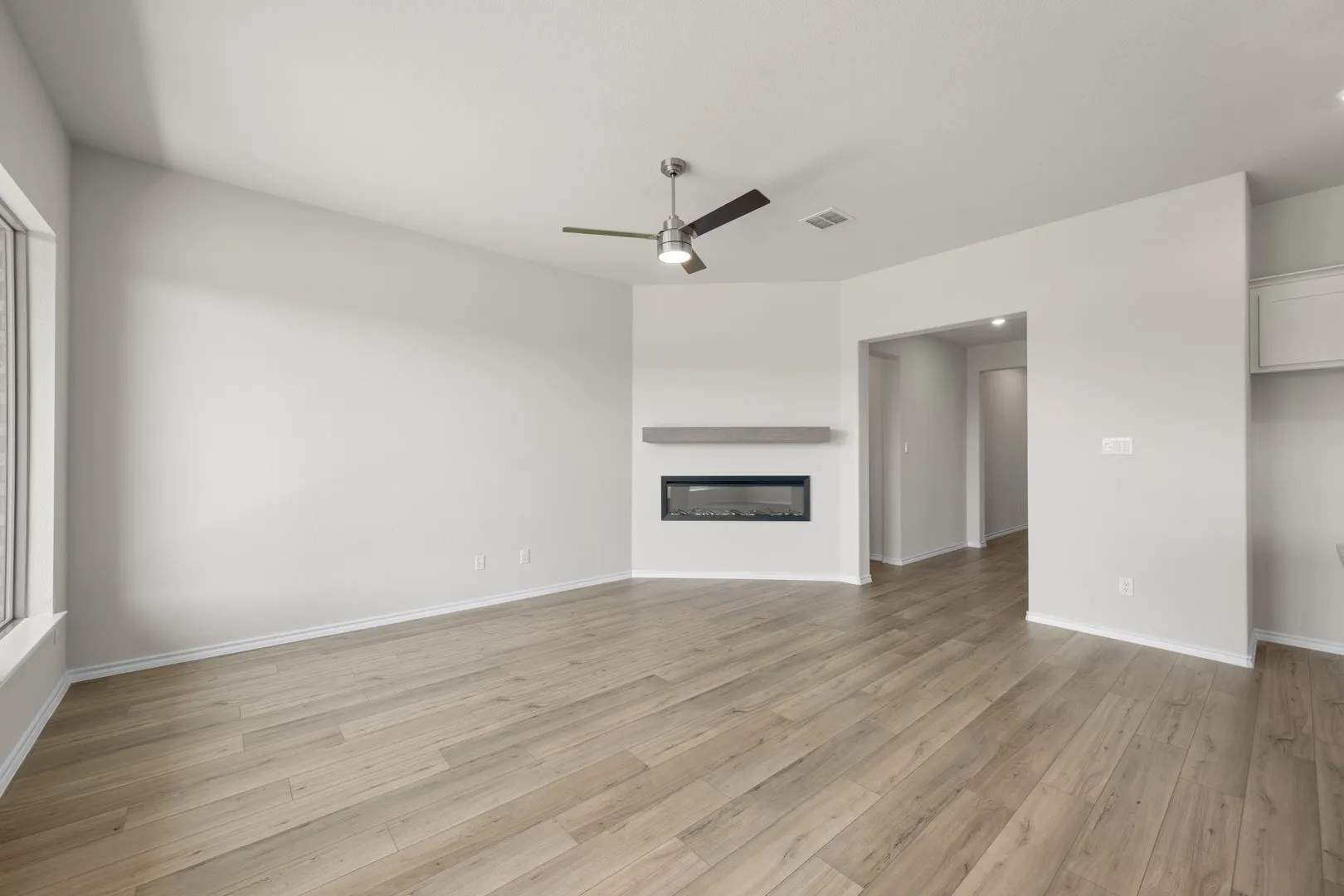 DFW-Meadow Park-Concept 1660-7405 Lavender Lane- Living Room- Risewell Homes-3