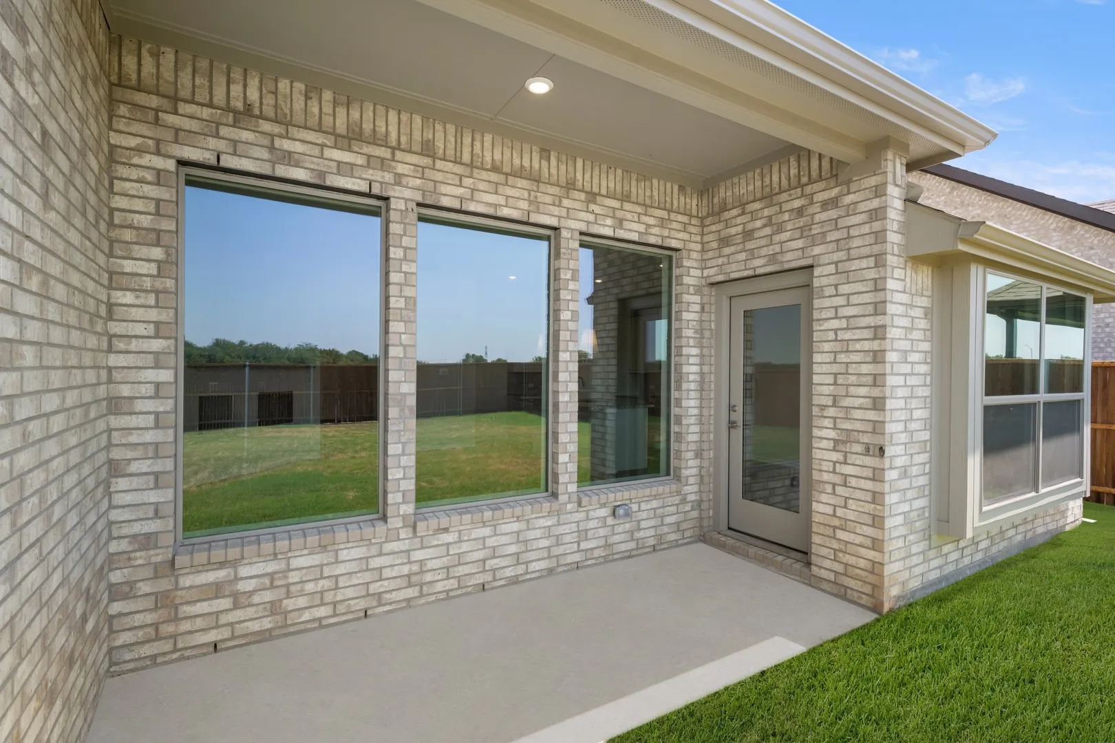 DFW-Meadow Park-Concept 1660-7405 Lavender Lane- Back-Risewell Homes-3