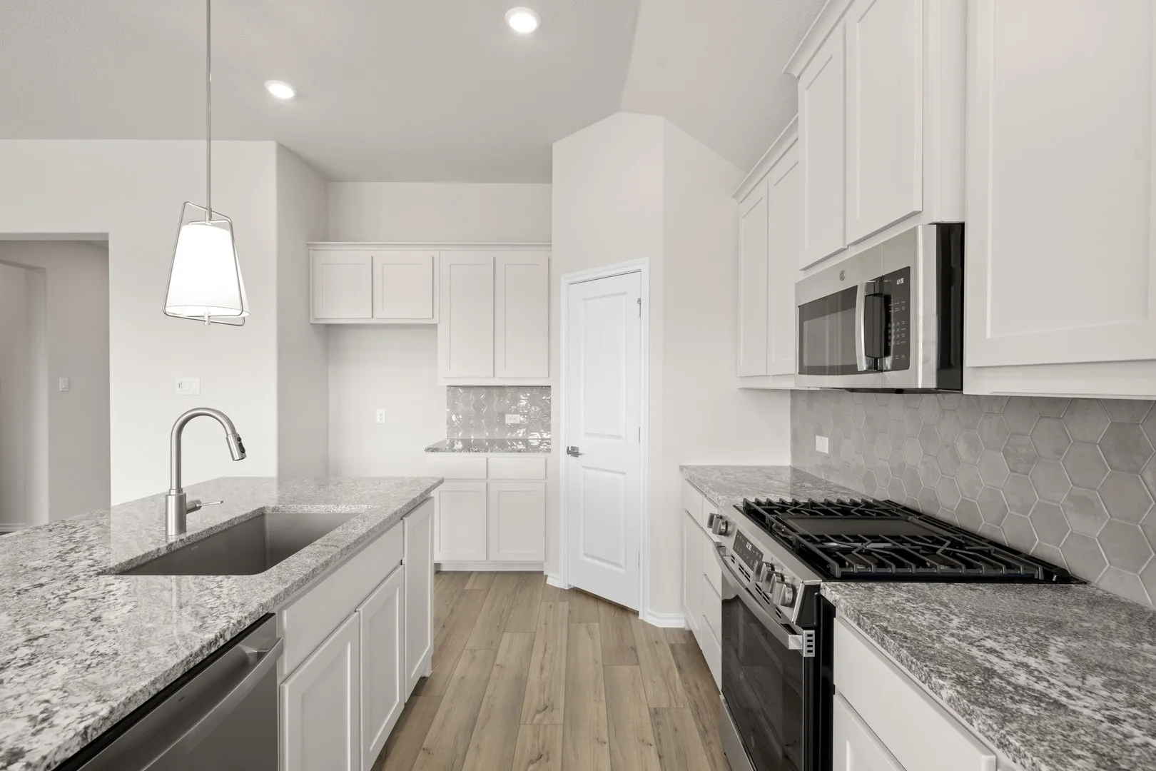 DFW-Meadow Park-Concept 1660-7405 Lavender Lane- Kitchen- Risewell Homes-4