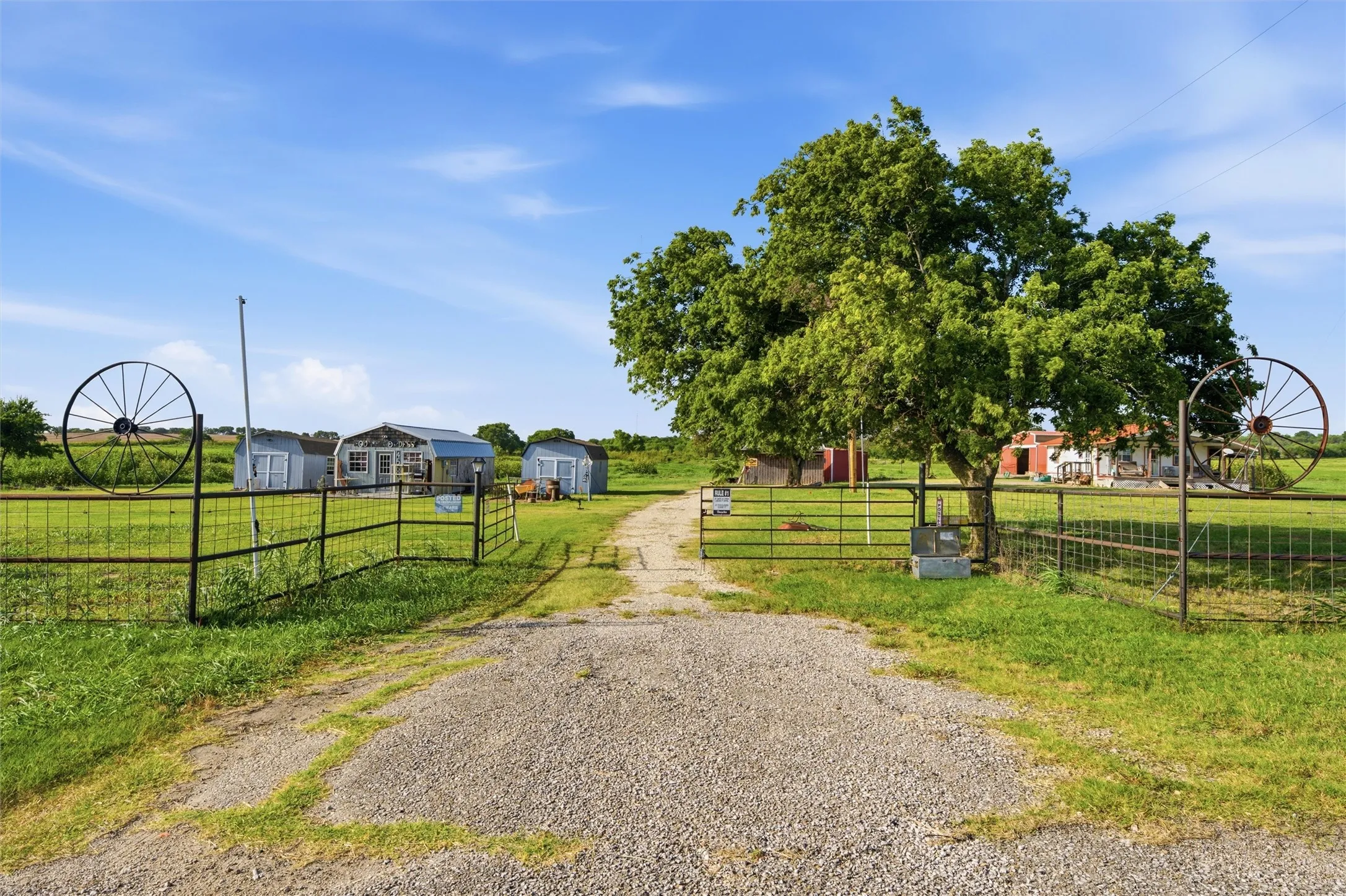 Farm For Sale in Mc Lennan County , 4554 Eddy Gatesville Parkway, Moody, Texas 76557, 1 Bedroom, 1 Bathroom, Garage spaces, 572 Sqft, built in 2003, mls#21317095, Real Estate Agent in Moody, Homes For Sale in Mc Lennan county, Homes For Sale in Moody, Realtor in Moody Texas, Real Estate Brokerage Independent Realty Texas, Luminita Cordes Realtor