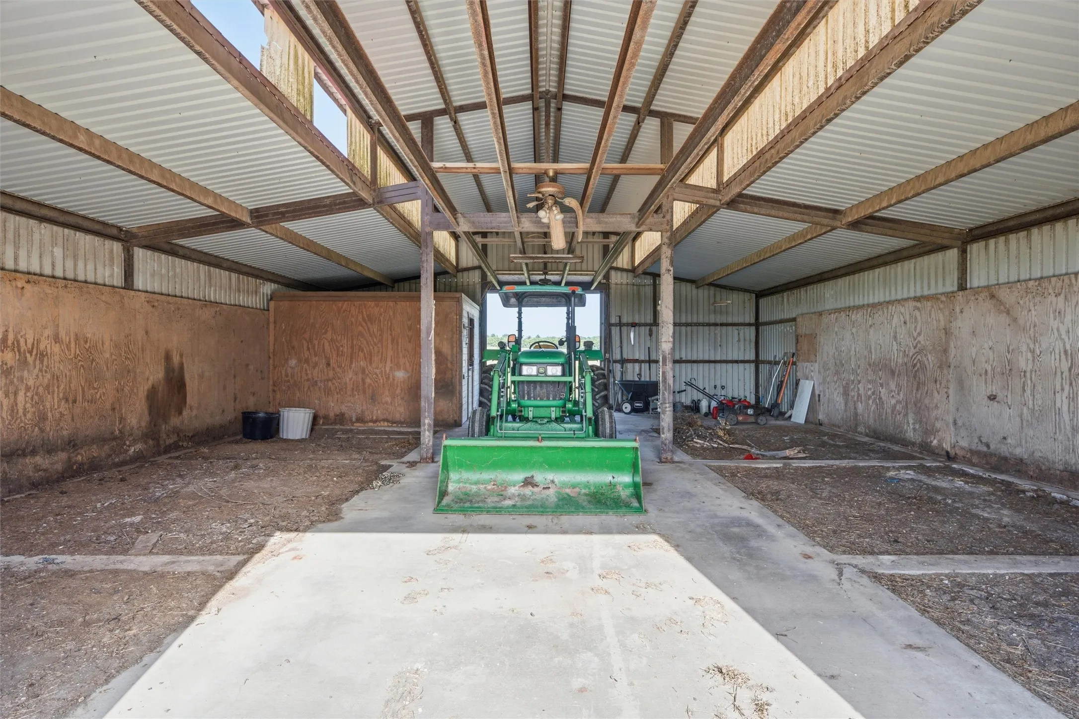 Farm For Sale in Mc Lennan County , 4554 Eddy Gatesville Parkway, Moody, Texas 76557, 1 Bedroom, 1 Bathroom, Garage spaces, 572 Sqft, built in 2003, mls#21317095, Real Estate Agent in Moody, Homes For Sale in Mc Lennan county, Homes For Sale in Moody, Realtor in Moody Texas, Real Estate Brokerage Independent Realty Texas, Luminita Cordes Realtor