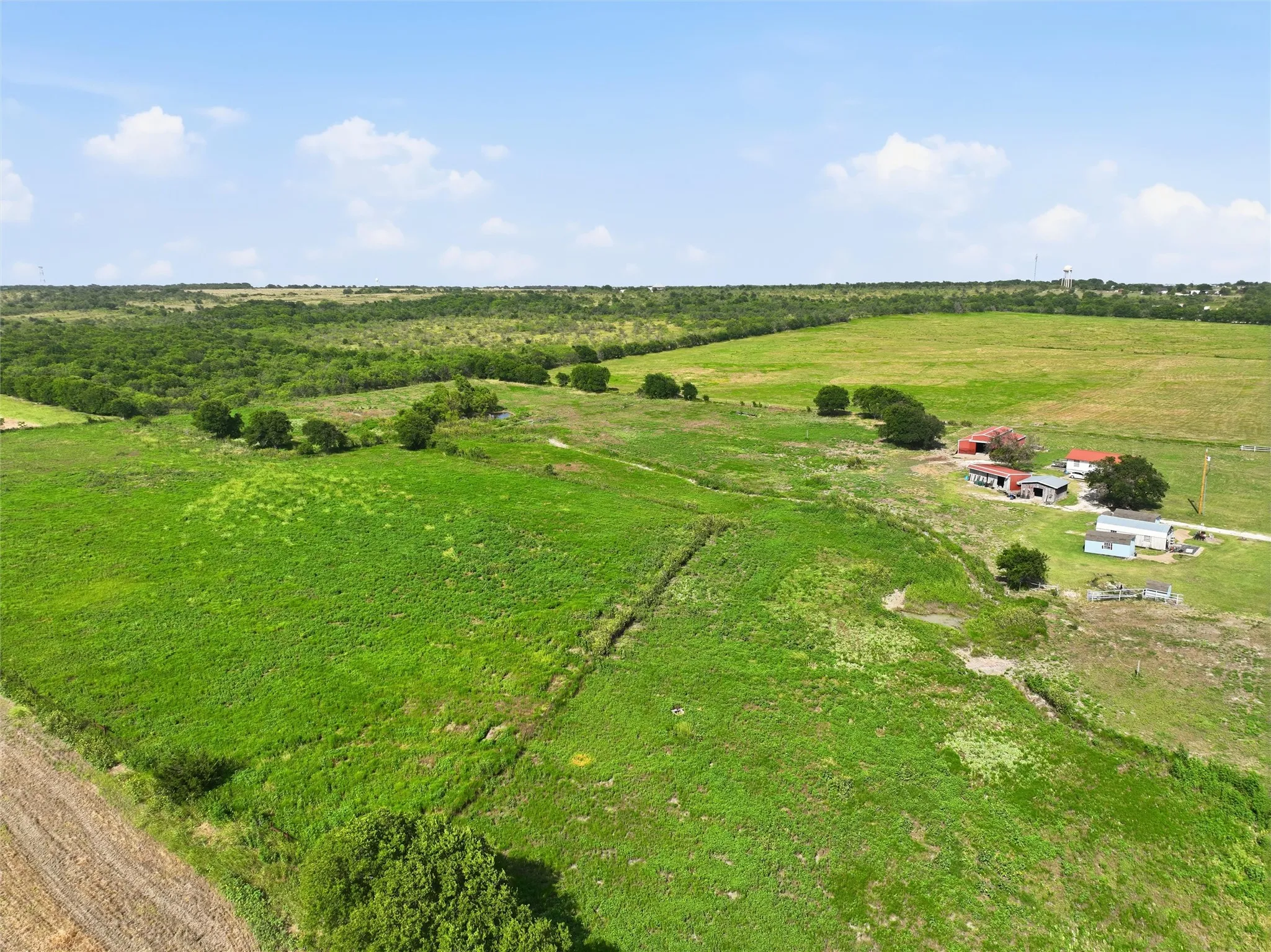 Farm For Sale in Mc Lennan County , 4554 Eddy Gatesville Parkway, Moody, Texas 76557, 1 Bedroom, 1 Bathroom, Garage spaces, 572 Sqft, built in 2003, mls#21317095, Real Estate Agent in Moody, Homes For Sale in Mc Lennan county, Homes For Sale in Moody, Realtor in Moody Texas, Real Estate Brokerage Independent Realty Texas, Luminita Cordes Realtor