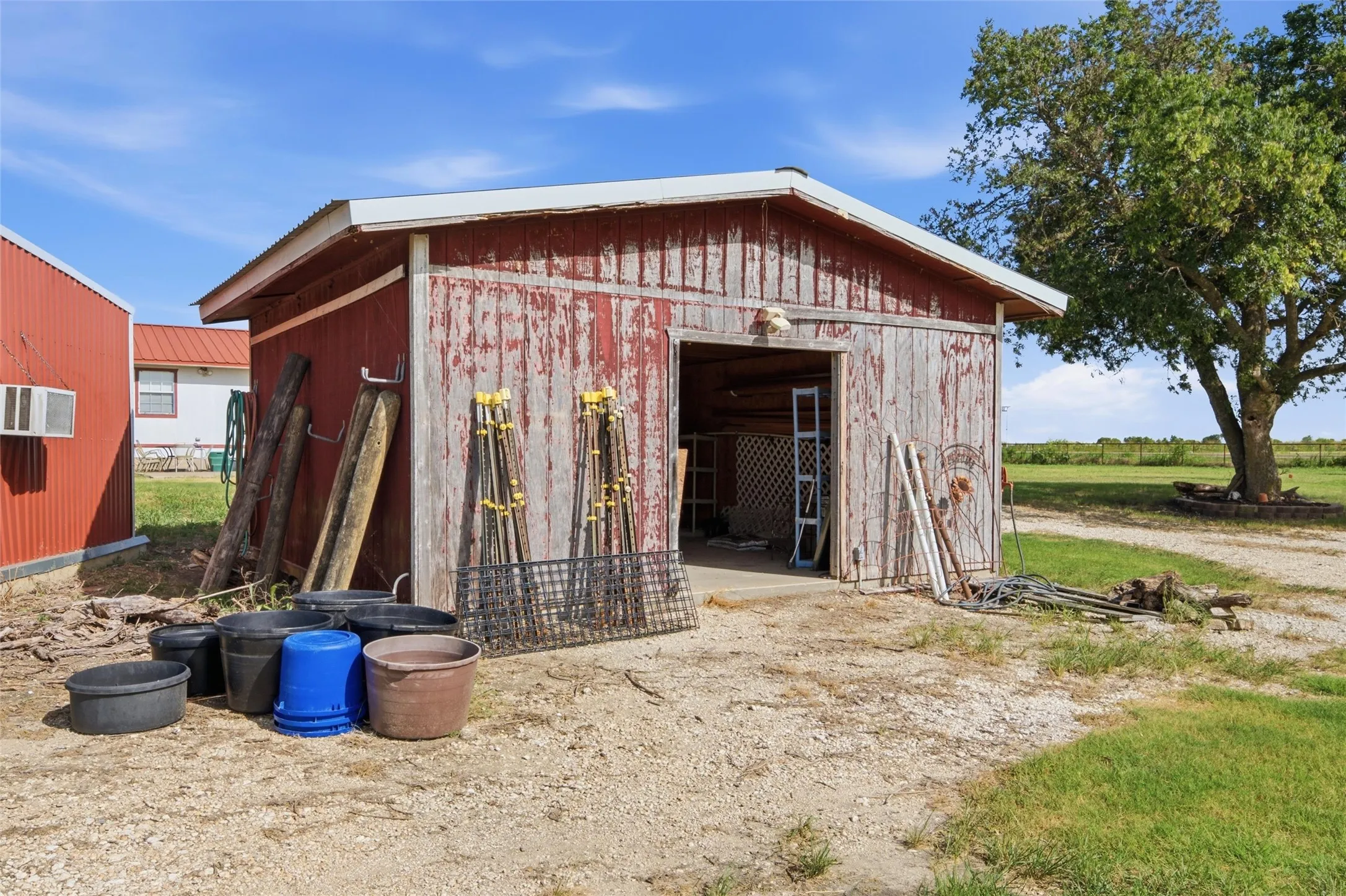 Farm For Sale in Mc Lennan County , 4554 Eddy Gatesville Parkway, Moody, Texas 76557, 1 Bedroom, 1 Bathroom, Garage spaces, 572 Sqft, built in 2003, mls#21317095, Real Estate Agent in Moody, Homes For Sale in Mc Lennan county, Homes For Sale in Moody, Realtor in Moody Texas, Real Estate Brokerage Independent Realty Texas, Luminita Cordes Realtor