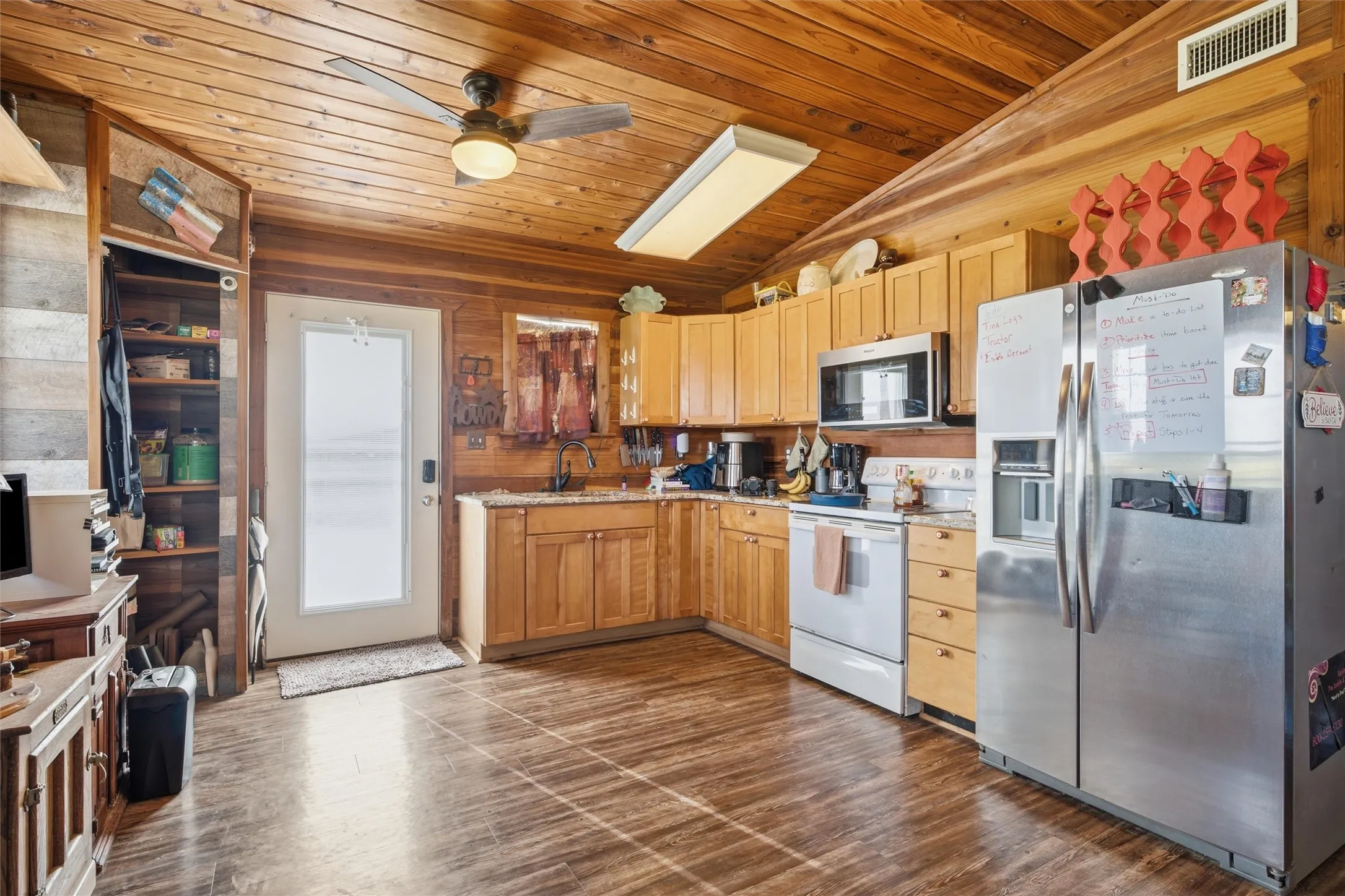 Farm For Sale in Mc Lennan County , 4554 Eddy Gatesville Parkway, Moody, Texas 76557, 1 Bedroom, 1 Bathroom, Garage spaces, 572 Sqft, built in 2003, mls#21317095, Real Estate Agent in Moody, Homes For Sale in Mc Lennan county, Homes For Sale in Moody, Realtor in Moody Texas, Real Estate Brokerage Independent Realty Texas, Luminita Cordes Realtor