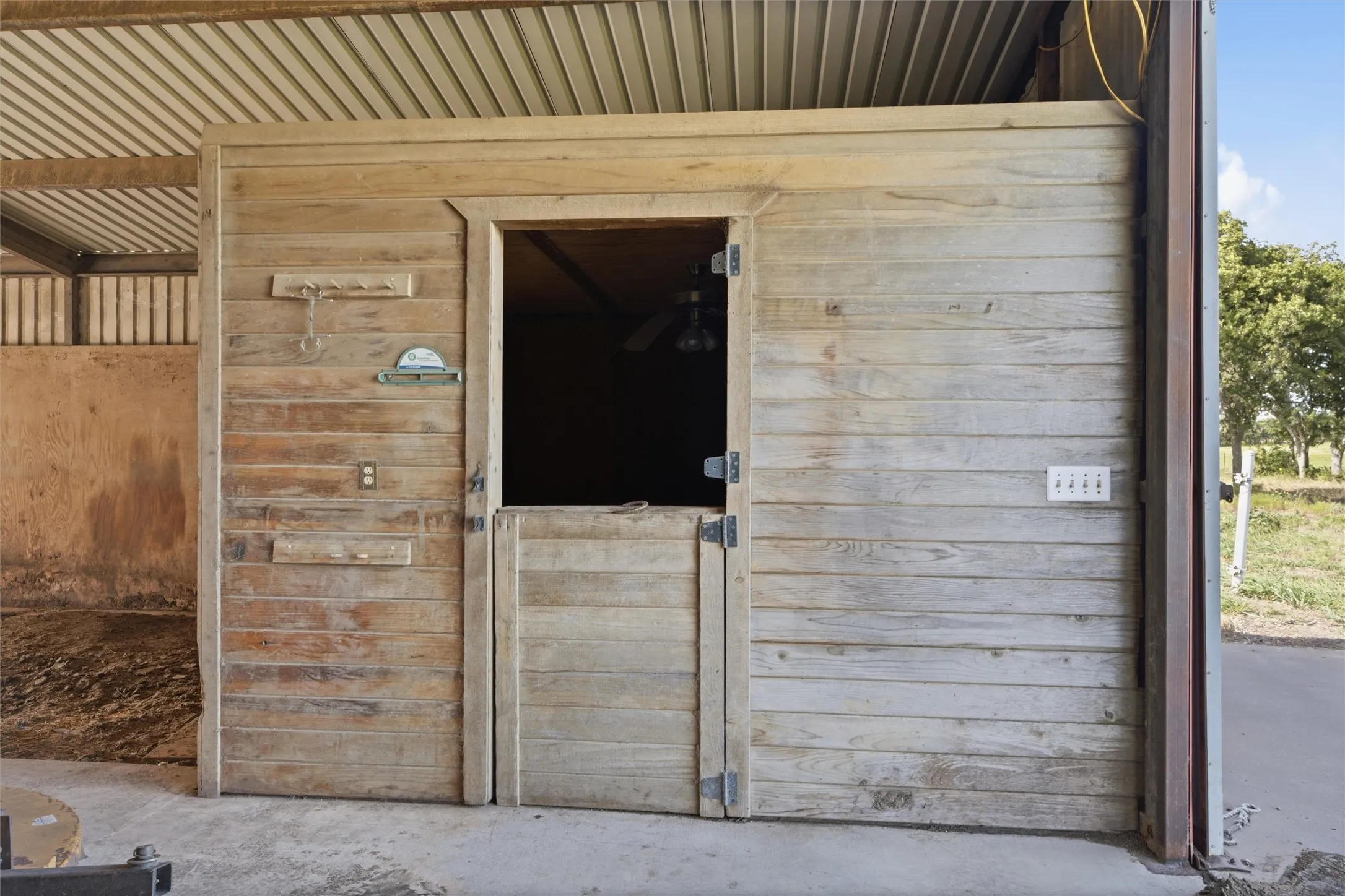 Farm For Sale in Mc Lennan County , 4554 Eddy Gatesville Parkway, Moody, Texas 76557, 1 Bedroom, 1 Bathroom, Garage spaces, 572 Sqft, built in 2003, mls#21317095, Real Estate Agent in Moody, Homes For Sale in Mc Lennan county, Homes For Sale in Moody, Realtor in Moody Texas, Real Estate Brokerage Independent Realty Texas, Luminita Cordes Realtor