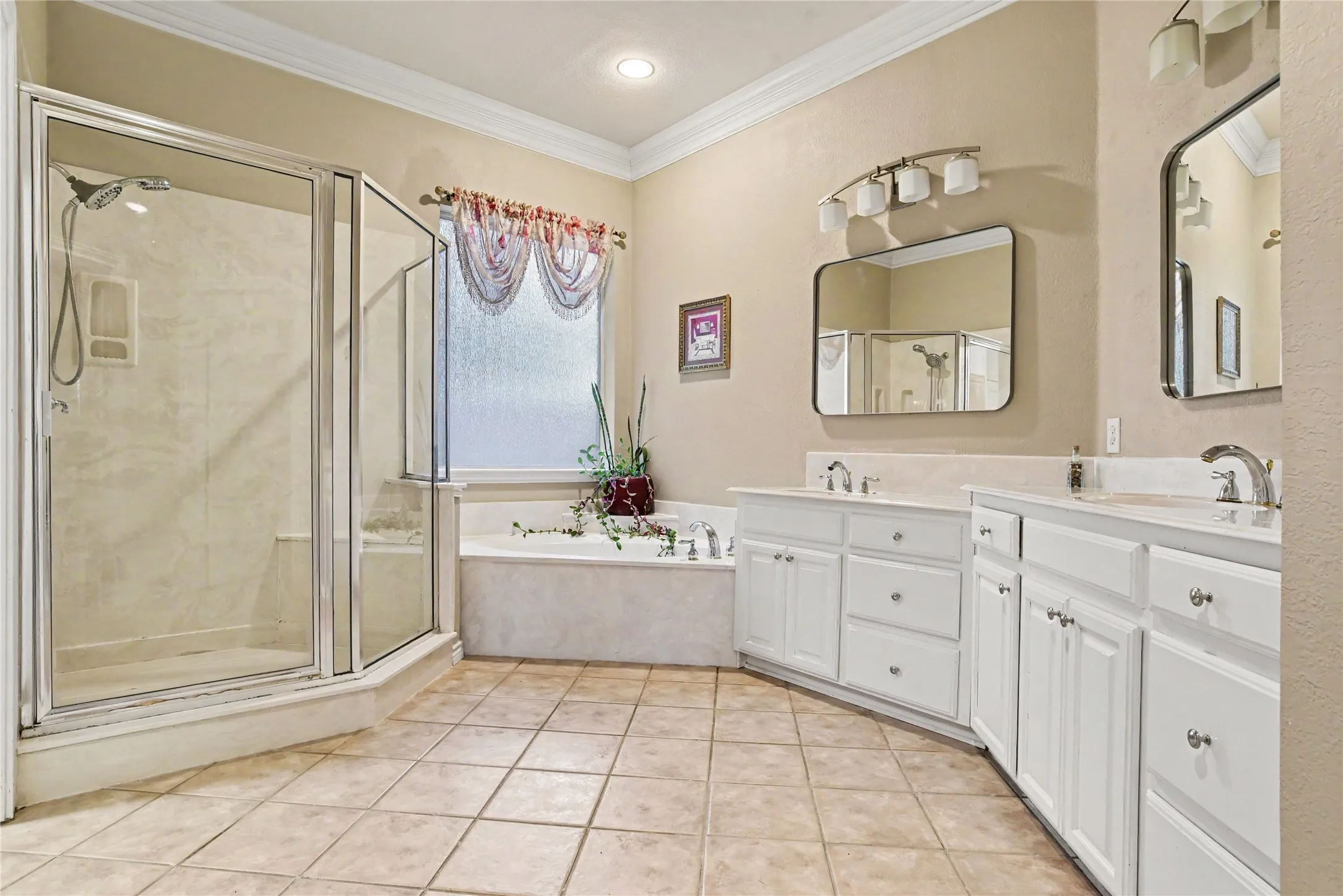 Single Family Residence For Sale in Kaufman County , 4 Griffith Court, Terrell, Texas 75160, 4 Bedroom, 3 Bathroom, 2 Garage spaces, 3,146 Sqft, built in 2000, mls#21324161, Real Estate Agent in Terrell, Homes For Sale in Kaufman county, Homes For Sale in Terrell, Realtor in Terrell Texas, Real Estate Brokerage Independent Realty Texas, Luminita Cordes Realtor