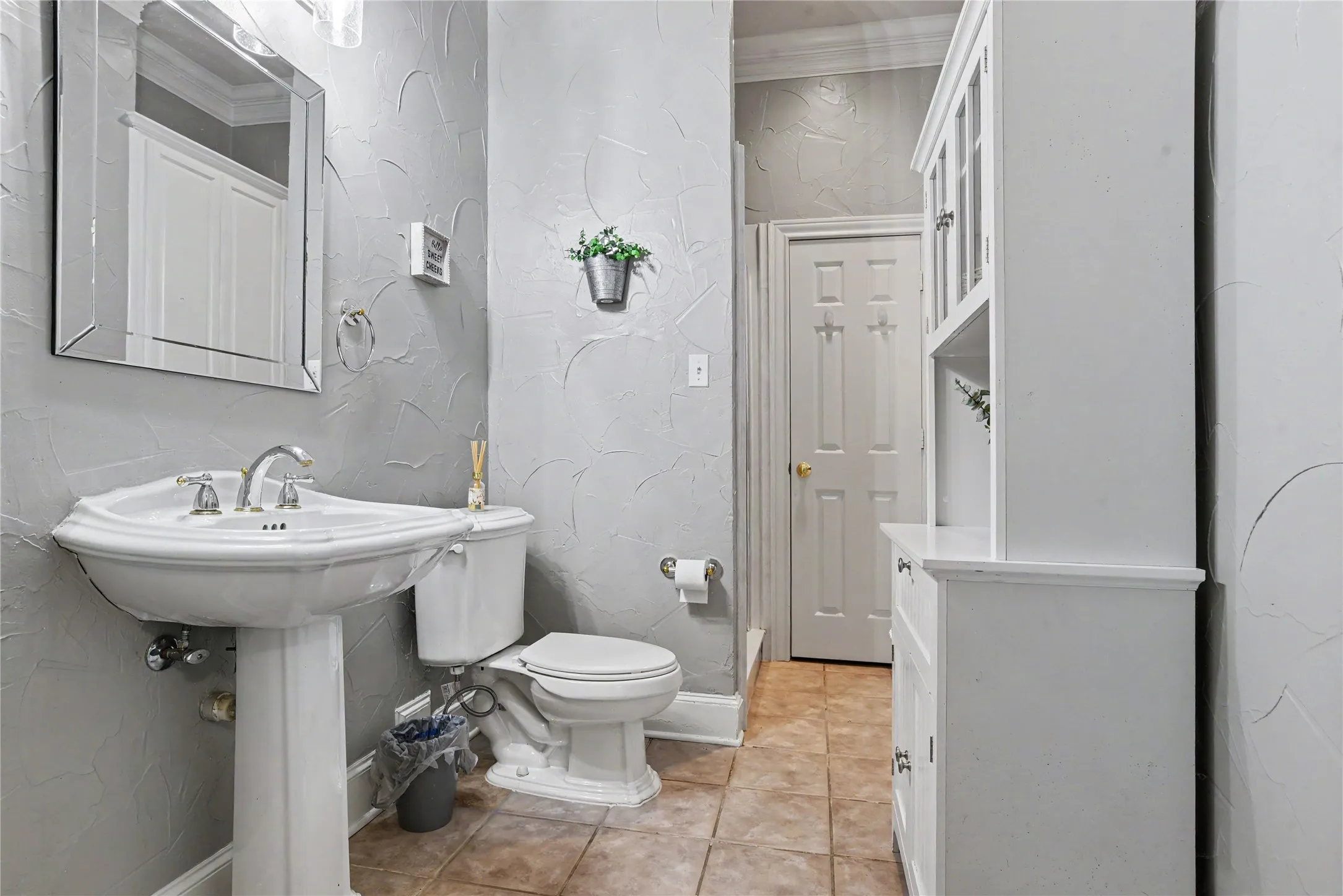 Single Family Residence For Sale in Kaufman County , 4 Griffith Court, Terrell, Texas 75160, 4 Bedroom, 3 Bathroom, 2 Garage spaces, 3,146 Sqft, built in 2000, mls#21324161, Real Estate Agent in Terrell, Homes For Sale in Kaufman county, Homes For Sale in Terrell, Realtor in Terrell Texas, Real Estate Brokerage Independent Realty Texas, Luminita Cordes Realtor