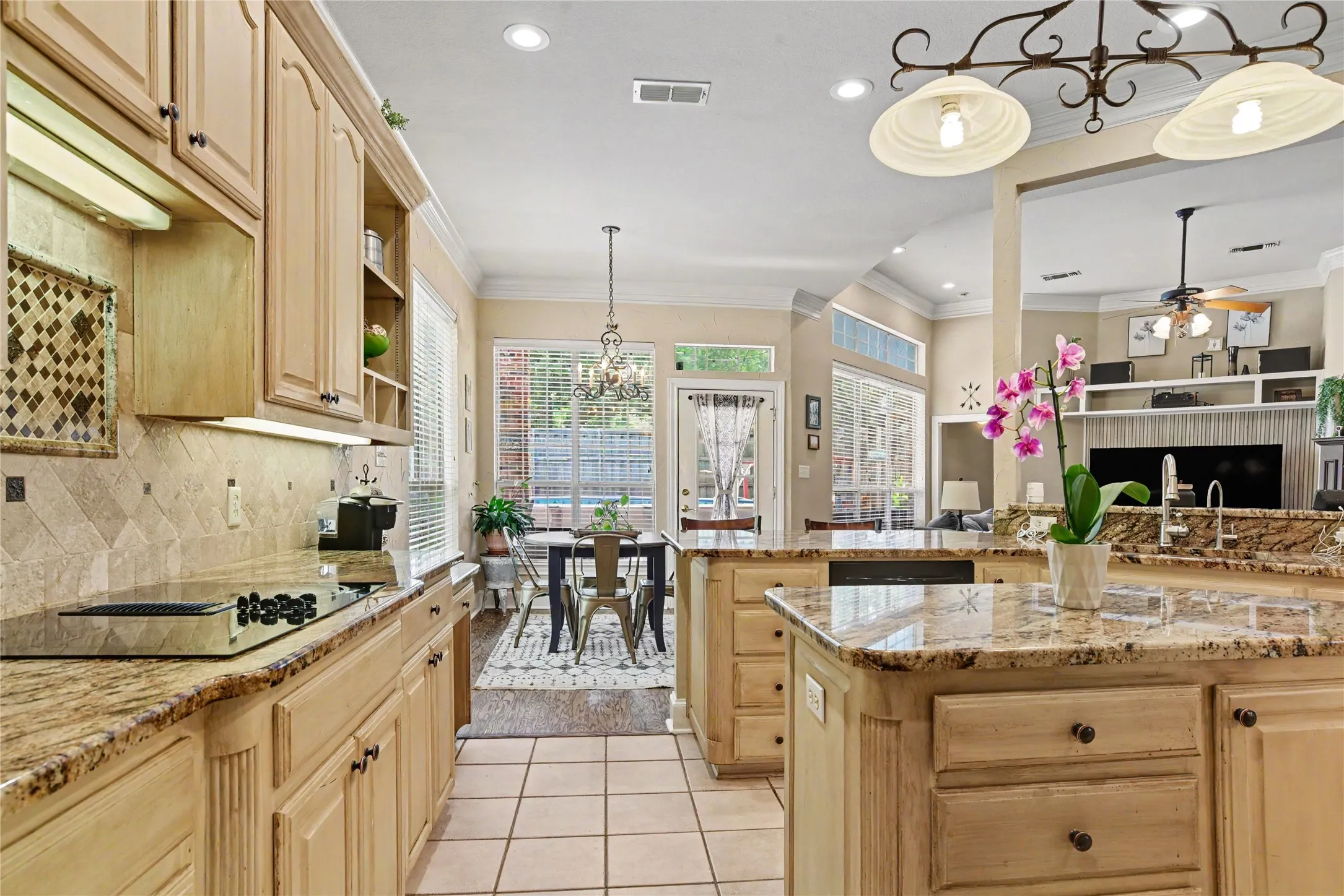 Single Family Residence For Sale in Kaufman County , 4 Griffith Court, Terrell, Texas 75160, 4 Bedroom, 3 Bathroom, 2 Garage spaces, 3,146 Sqft, built in 2000, mls#21324161, Real Estate Agent in Terrell, Homes For Sale in Kaufman county, Homes For Sale in Terrell, Realtor in Terrell Texas, Real Estate Brokerage Independent Realty Texas, Luminita Cordes Realtor
