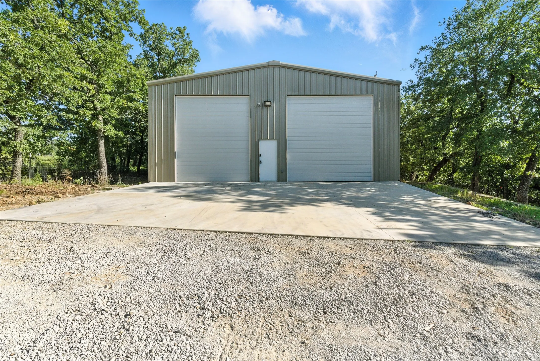 Single Family Residence For Sale in Wise County , 216 Private Road 1735, Chico, Texas 76431, 3 Bedrooms, 3 Bathrooms, Garage spaces, 2,180 Sqft, built in 1979, Price $1,175,000, mls#21324173, Real Estate Agent in Chico, Homes For Sale in Wise county, Homes For Sale in Chico, Realtor in Chico Texas, Real Estate Brokerage Independent Realty Texas, Luminita Cordes Realtor