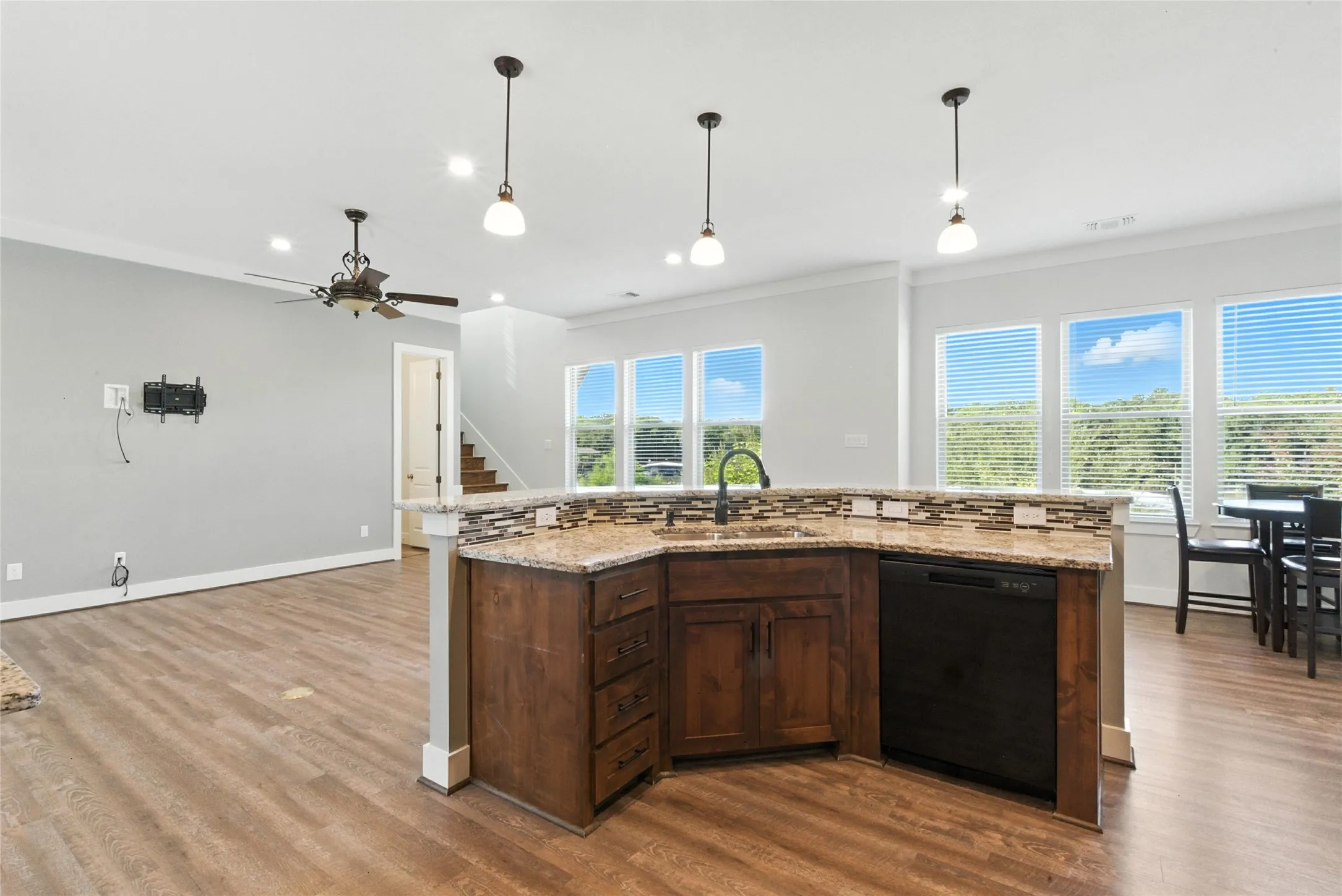 Single Family Residence For Sale in Wise County , 216 Private Road 1735, Chico, Texas 76431, 3 Bedrooms, 3 Bathrooms, Garage spaces, 2,180 Sqft, built in 1979, Price $1,175,000, mls#21324173, Real Estate Agent in Chico, Homes For Sale in Wise county, Homes For Sale in Chico, Realtor in Chico Texas, Real Estate Brokerage Independent Realty Texas, Luminita Cordes Realtor