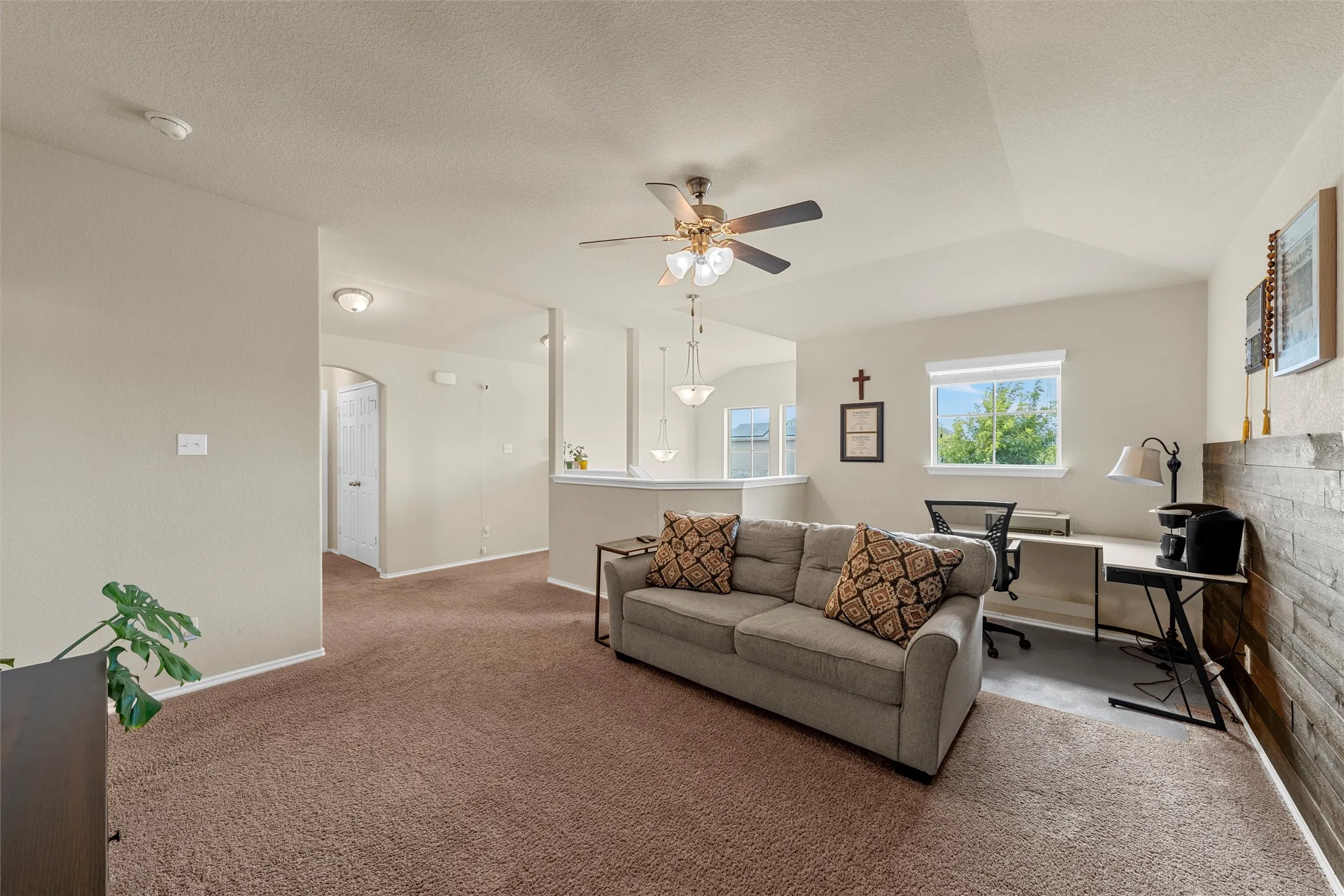 Single Family Residence For Sale in Mc Lennan County , 11116 Whitlock Drive, Lorena, Texas 76655, 5 Bedroom, 3 Bathroom, 2 Garage spaces, 2,565 Sqft, built in 2018, mls#21323603, Real Estate Agent in Lorena, Homes For Sale in Mc Lennan county, Homes For Sale in Lorena, Realtor in Lorena Texas, Real Estate Brokerage Independent Realty Texas, Luminita Cordes Realtor