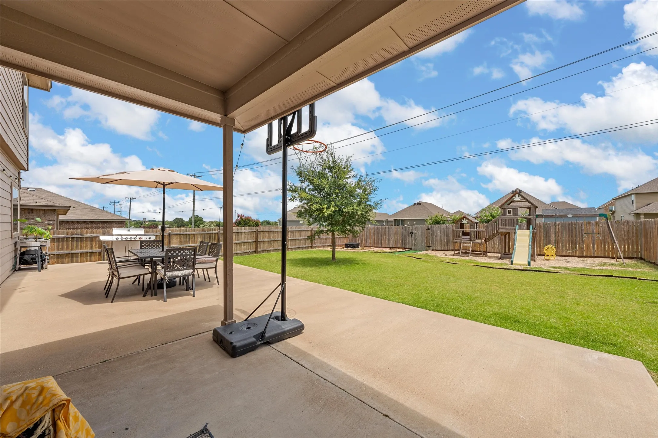 Single Family Residence For Sale in Mc Lennan County , 11116 Whitlock Drive, Lorena, Texas 76655, 5 Bedroom, 3 Bathroom, 2 Garage spaces, 2,565 Sqft, built in 2018, mls#21323603, Real Estate Agent in Lorena, Homes For Sale in Mc Lennan county, Homes For Sale in Lorena, Realtor in Lorena Texas, Real Estate Brokerage Independent Realty Texas, Luminita Cordes Realtor