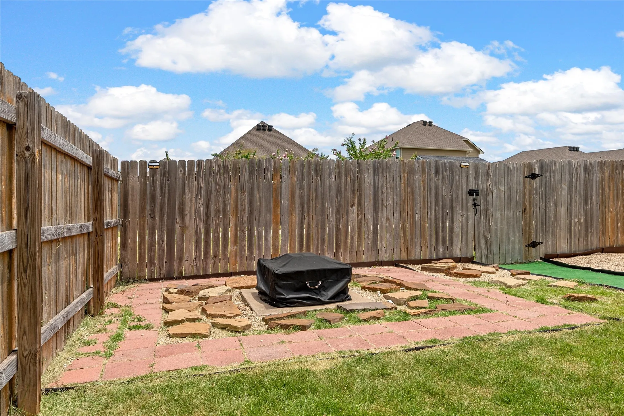 Single Family Residence For Sale in Mc Lennan County , 11116 Whitlock Drive, Lorena, Texas 76655, 5 Bedroom, 3 Bathroom, 2 Garage spaces, 2,565 Sqft, built in 2018, mls#21323603, Real Estate Agent in Lorena, Homes For Sale in Mc Lennan county, Homes For Sale in Lorena, Realtor in Lorena Texas, Real Estate Brokerage Independent Realty Texas, Luminita Cordes Realtor