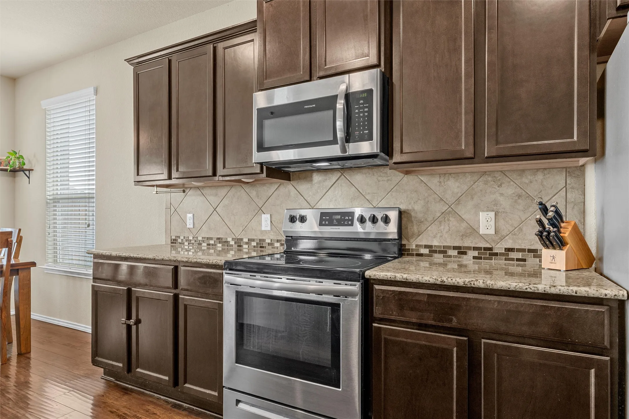 Single Family Residence For Sale in Mc Lennan County , 11116 Whitlock Drive, Lorena, Texas 76655, 5 Bedroom, 3 Bathroom, 2 Garage spaces, 2,565 Sqft, built in 2018, mls#21323603, Real Estate Agent in Lorena, Homes For Sale in Mc Lennan county, Homes For Sale in Lorena, Realtor in Lorena Texas, Real Estate Brokerage Independent Realty Texas, Luminita Cordes Realtor