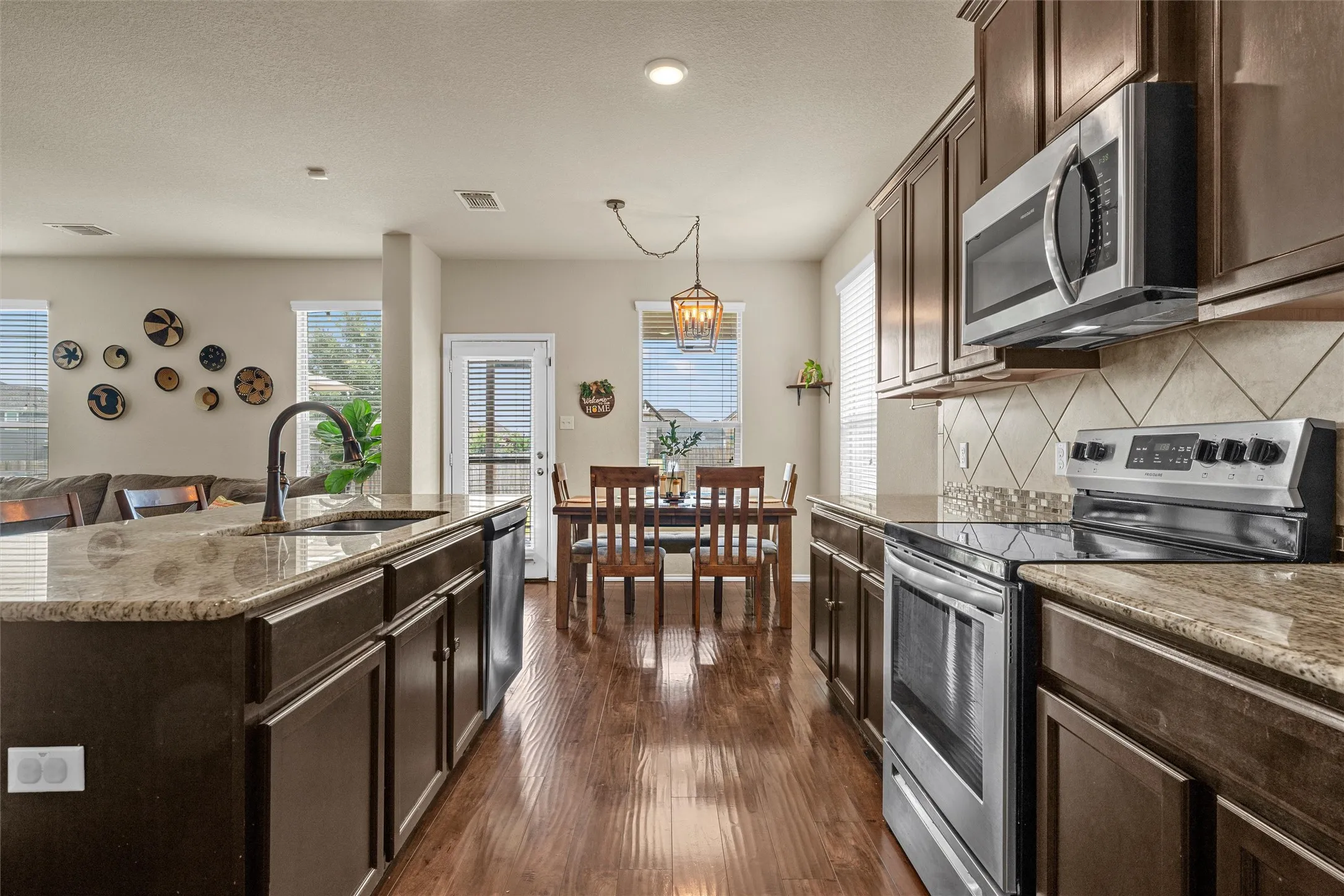 Single Family Residence For Sale in Mc Lennan County , 11116 Whitlock Drive, Lorena, Texas 76655, 5 Bedroom, 3 Bathroom, 2 Garage spaces, 2,565 Sqft, built in 2018, mls#21323603, Real Estate Agent in Lorena, Homes For Sale in Mc Lennan county, Homes For Sale in Lorena, Realtor in Lorena Texas, Real Estate Brokerage Independent Realty Texas, Luminita Cordes Realtor