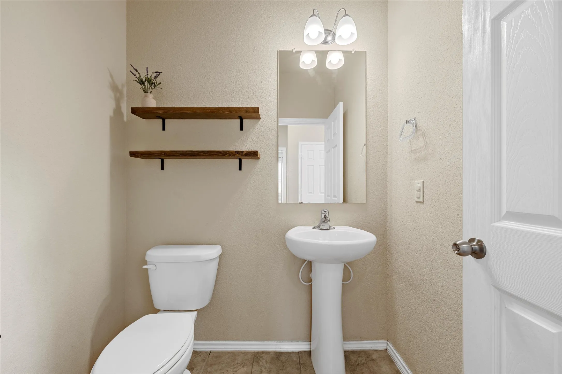 Single Family Residence For Sale in Mc Lennan County , 11116 Whitlock Drive, Lorena, Texas 76655, 5 Bedroom, 3 Bathroom, 2 Garage spaces, 2,565 Sqft, built in 2018, mls#21323603, Real Estate Agent in Lorena, Homes For Sale in Mc Lennan county, Homes For Sale in Lorena, Realtor in Lorena Texas, Real Estate Brokerage Independent Realty Texas, Luminita Cordes Realtor