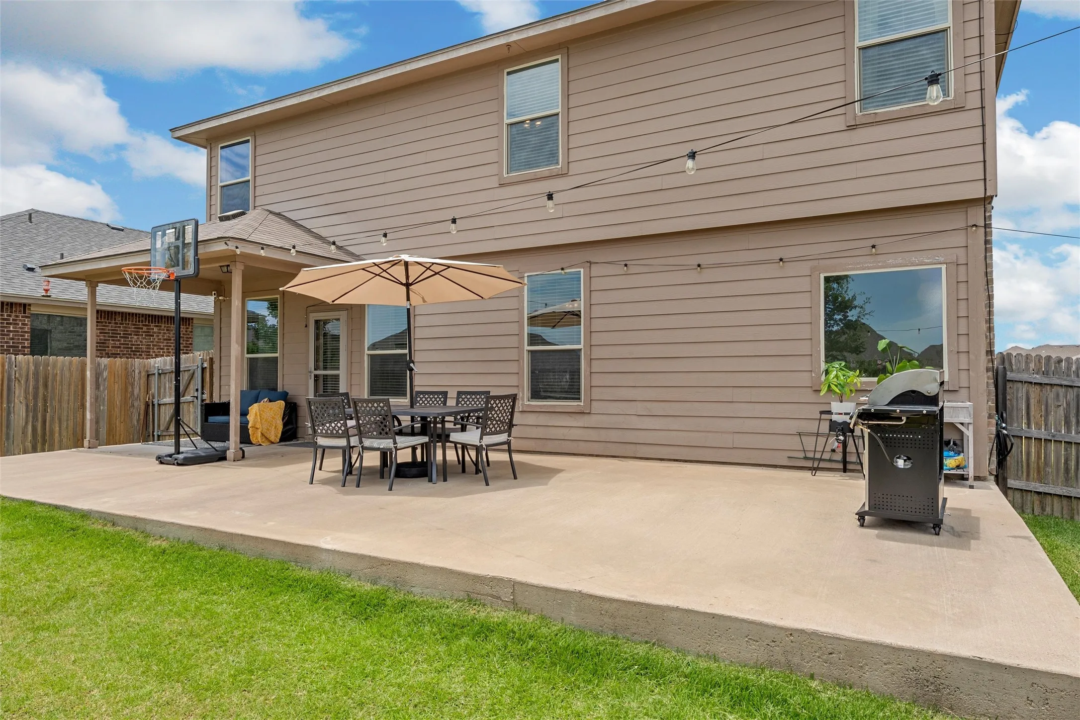 Single Family Residence For Sale in Mc Lennan County , 11116 Whitlock Drive, Lorena, Texas 76655, 5 Bedroom, 3 Bathroom, 2 Garage spaces, 2,565 Sqft, built in 2018, mls#21323603, Real Estate Agent in Lorena, Homes For Sale in Mc Lennan county, Homes For Sale in Lorena, Realtor in Lorena Texas, Real Estate Brokerage Independent Realty Texas, Luminita Cordes Realtor