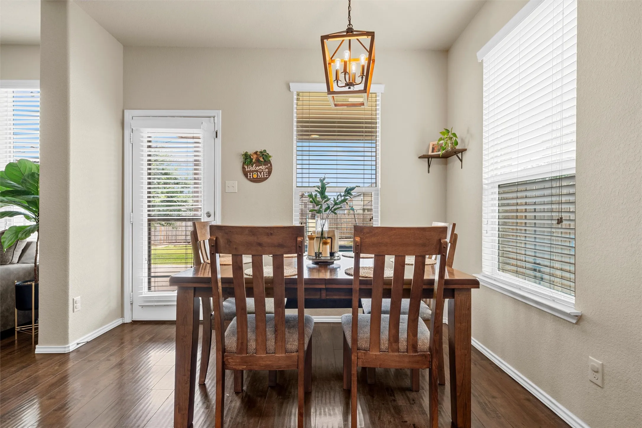 Single Family Residence For Sale in Mc Lennan County , 11116 Whitlock Drive, Lorena, Texas 76655, 5 Bedroom, 3 Bathroom, 2 Garage spaces, 2,565 Sqft, built in 2018, mls#21323603, Real Estate Agent in Lorena, Homes For Sale in Mc Lennan county, Homes For Sale in Lorena, Realtor in Lorena Texas, Real Estate Brokerage Independent Realty Texas, Luminita Cordes Realtor