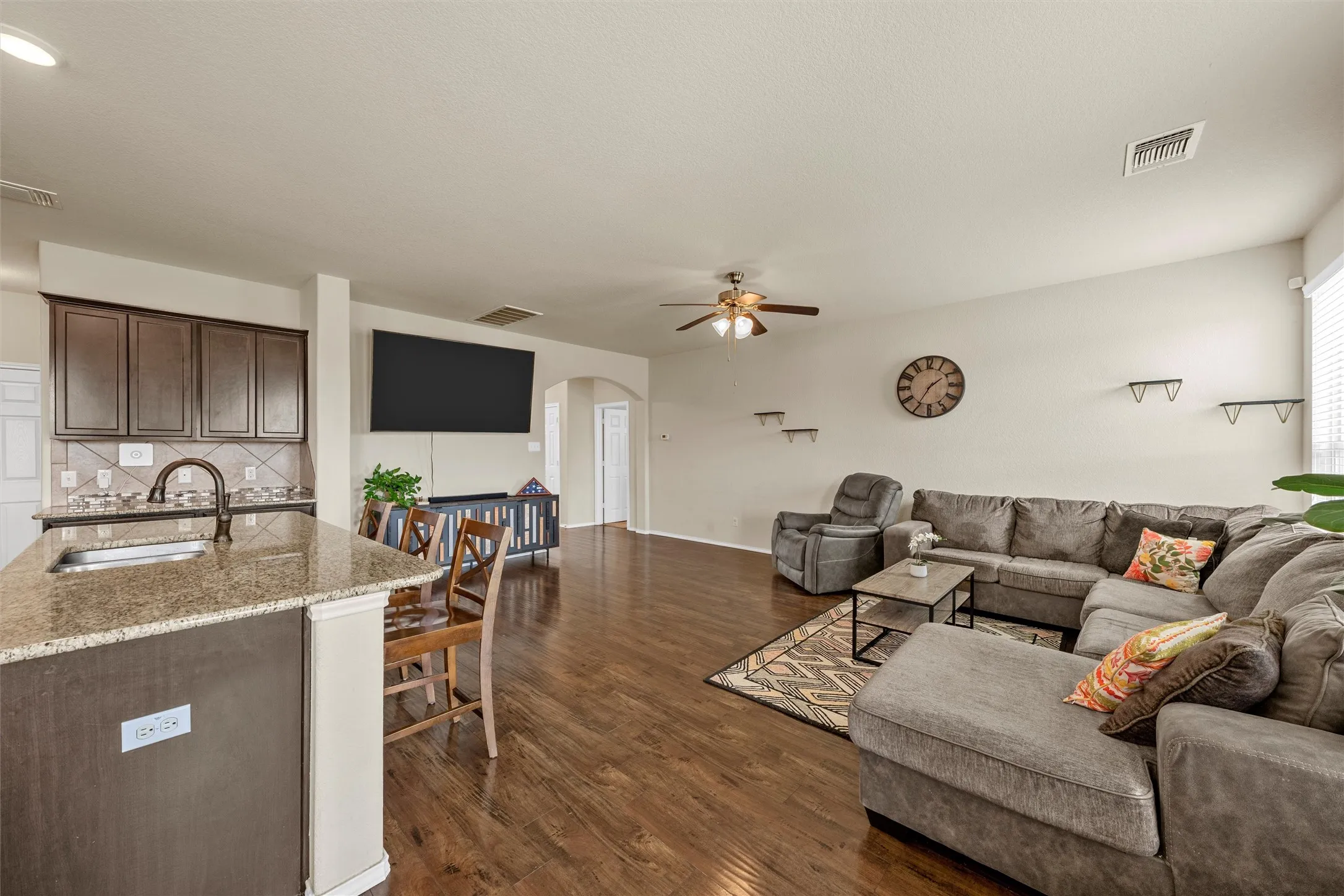 Single Family Residence For Sale in Mc Lennan County , 11116 Whitlock Drive, Lorena, Texas 76655, 5 Bedroom, 3 Bathroom, 2 Garage spaces, 2,565 Sqft, built in 2018, mls#21323603, Real Estate Agent in Lorena, Homes For Sale in Mc Lennan county, Homes For Sale in Lorena, Realtor in Lorena Texas, Real Estate Brokerage Independent Realty Texas, Luminita Cordes Realtor