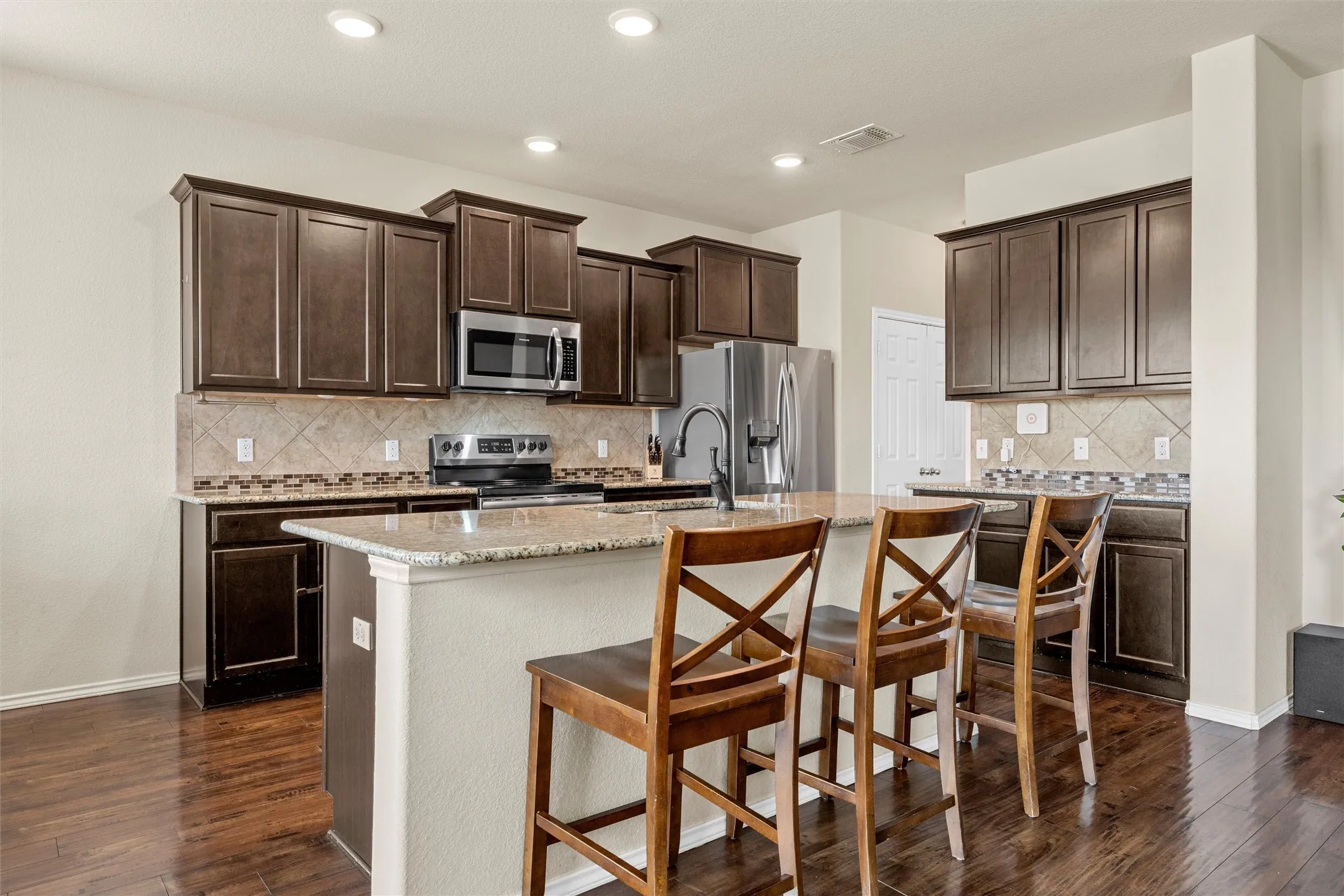 Single Family Residence For Sale in Mc Lennan County , 11116 Whitlock Drive, Lorena, Texas 76655, 5 Bedroom, 3 Bathroom, 2 Garage spaces, 2,565 Sqft, built in 2018, mls#21323603, Real Estate Agent in Lorena, Homes For Sale in Mc Lennan county, Homes For Sale in Lorena, Realtor in Lorena Texas, Real Estate Brokerage Independent Realty Texas, Luminita Cordes Realtor