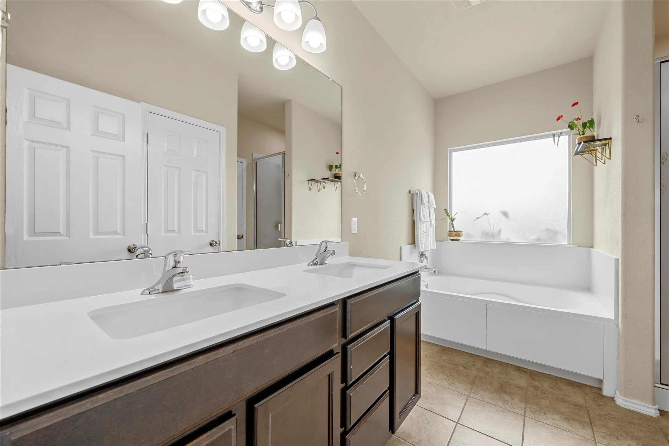 Single Family Residence For Sale in Mc Lennan County , 11116 Whitlock Drive, Lorena, Texas 76655, 5 Bedroom, 3 Bathroom, 2 Garage spaces, 2,565 Sqft, built in 2018, mls#21323603, Real Estate Agent in Lorena, Homes For Sale in Mc Lennan county, Homes For Sale in Lorena, Realtor in Lorena Texas, Real Estate Brokerage Independent Realty Texas, Luminita Cordes Realtor