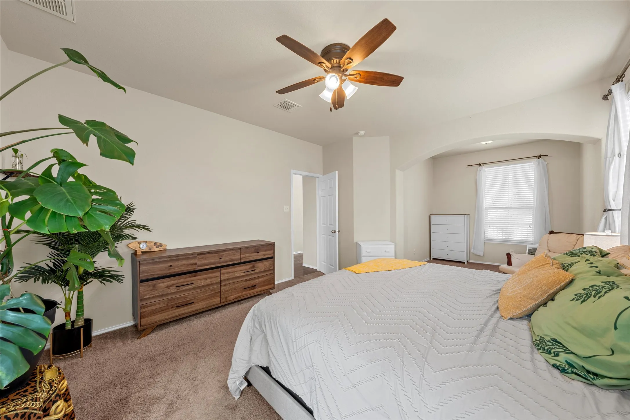 Single Family Residence For Sale in Mc Lennan County , 11116 Whitlock Drive, Lorena, Texas 76655, 5 Bedroom, 3 Bathroom, 2 Garage spaces, 2,565 Sqft, built in 2018, mls#21323603, Real Estate Agent in Lorena, Homes For Sale in Mc Lennan county, Homes For Sale in Lorena, Realtor in Lorena Texas, Real Estate Brokerage Independent Realty Texas, Luminita Cordes Realtor