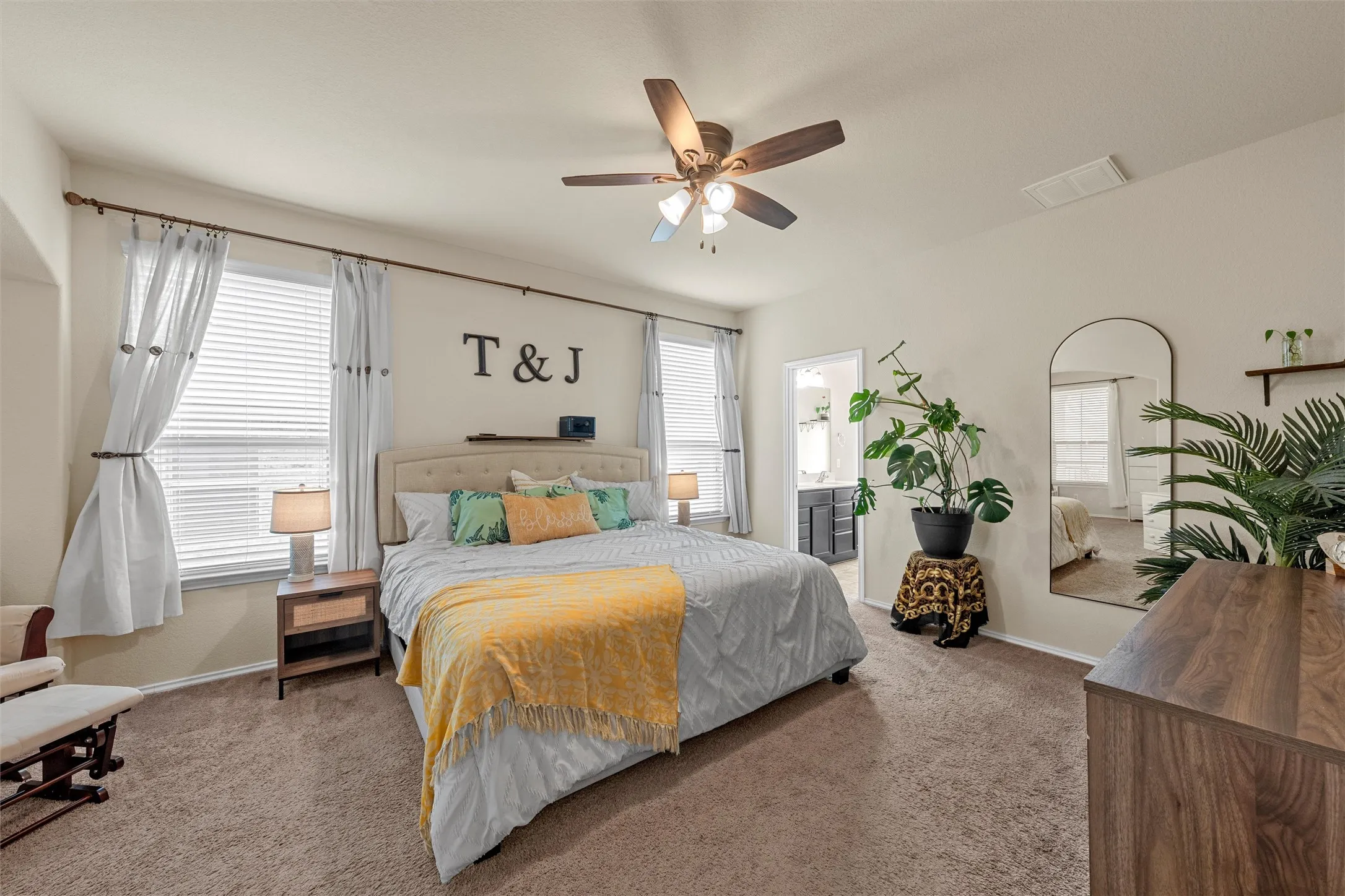 Single Family Residence For Sale in Mc Lennan County , 11116 Whitlock Drive, Lorena, Texas 76655, 5 Bedroom, 3 Bathroom, 2 Garage spaces, 2,565 Sqft, built in 2018, mls#21323603, Real Estate Agent in Lorena, Homes For Sale in Mc Lennan county, Homes For Sale in Lorena, Realtor in Lorena Texas, Real Estate Brokerage Independent Realty Texas, Luminita Cordes Realtor