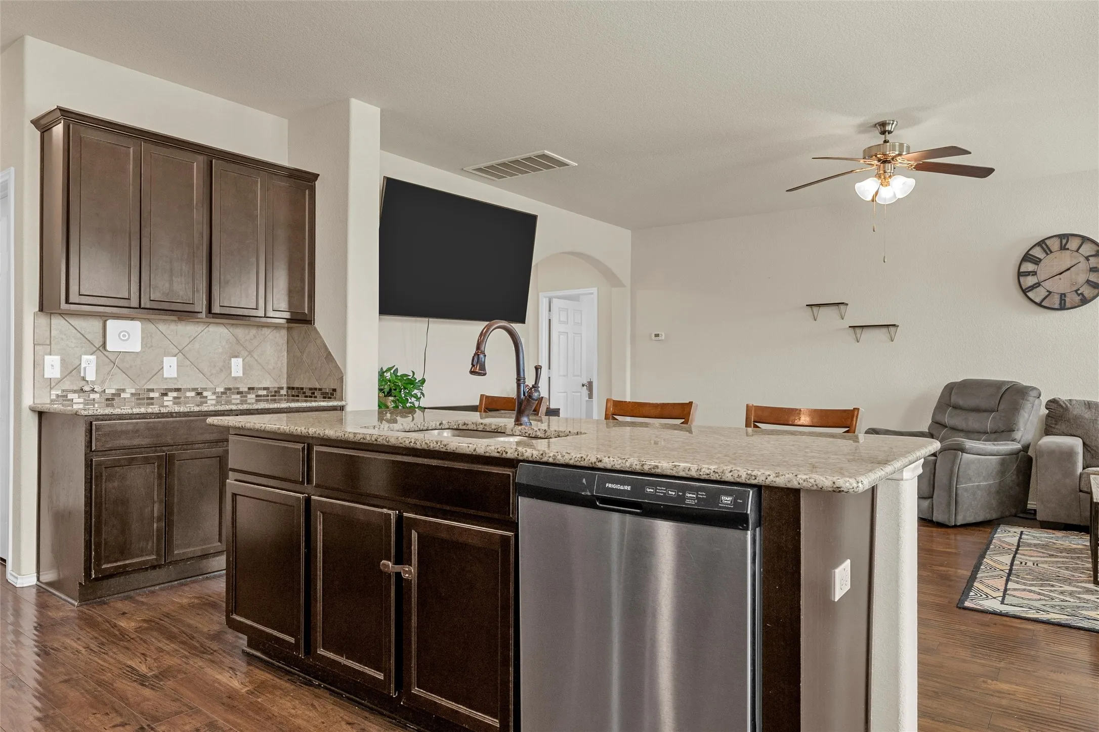 Single Family Residence For Sale in Mc Lennan County , 11116 Whitlock Drive, Lorena, Texas 76655, 5 Bedroom, 3 Bathroom, 2 Garage spaces, 2,565 Sqft, built in 2018, mls#21323603, Real Estate Agent in Lorena, Homes For Sale in Mc Lennan county, Homes For Sale in Lorena, Realtor in Lorena Texas, Real Estate Brokerage Independent Realty Texas, Luminita Cordes Realtor