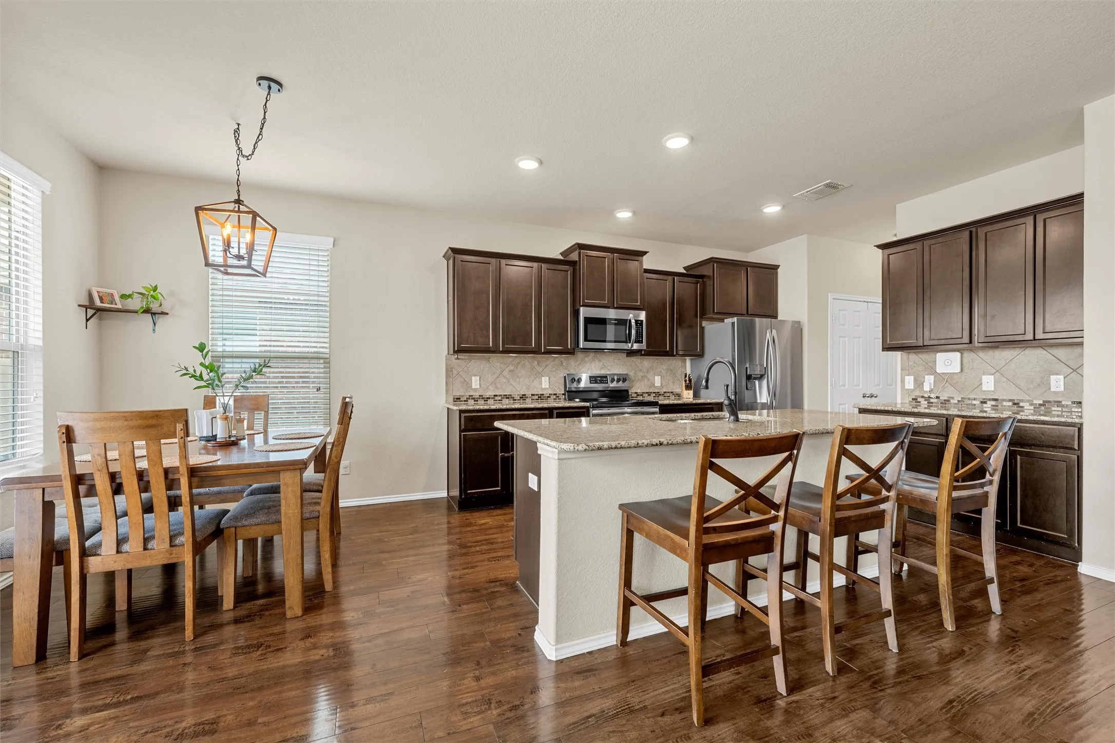 Single Family Residence For Sale in Mc Lennan County , 11116 Whitlock Drive, Lorena, Texas 76655, 5 Bedroom, 3 Bathroom, 2 Garage spaces, 2,565 Sqft, built in 2018, mls#21323603, Real Estate Agent in Lorena, Homes For Sale in Mc Lennan county, Homes For Sale in Lorena, Realtor in Lorena Texas, Real Estate Brokerage Independent Realty Texas, Luminita Cordes Realtor