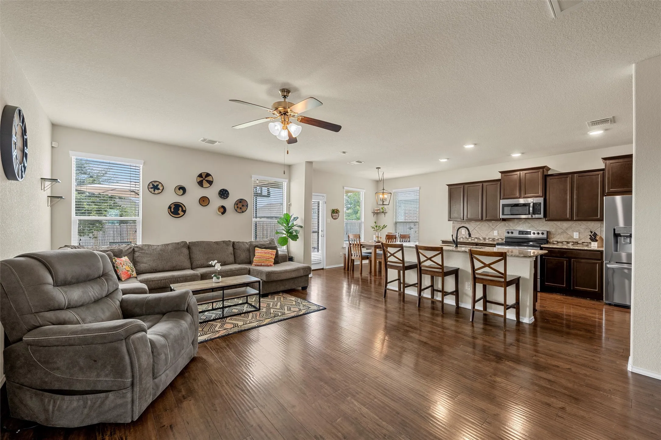 Single Family Residence For Sale in Mc Lennan County , 11116 Whitlock Drive, Lorena, Texas 76655, 5 Bedroom, 3 Bathroom, 2 Garage spaces, 2,565 Sqft, built in 2018, mls#21323603, Real Estate Agent in Lorena, Homes For Sale in Mc Lennan county, Homes For Sale in Lorena, Realtor in Lorena Texas, Real Estate Brokerage Independent Realty Texas, Luminita Cordes Realtor