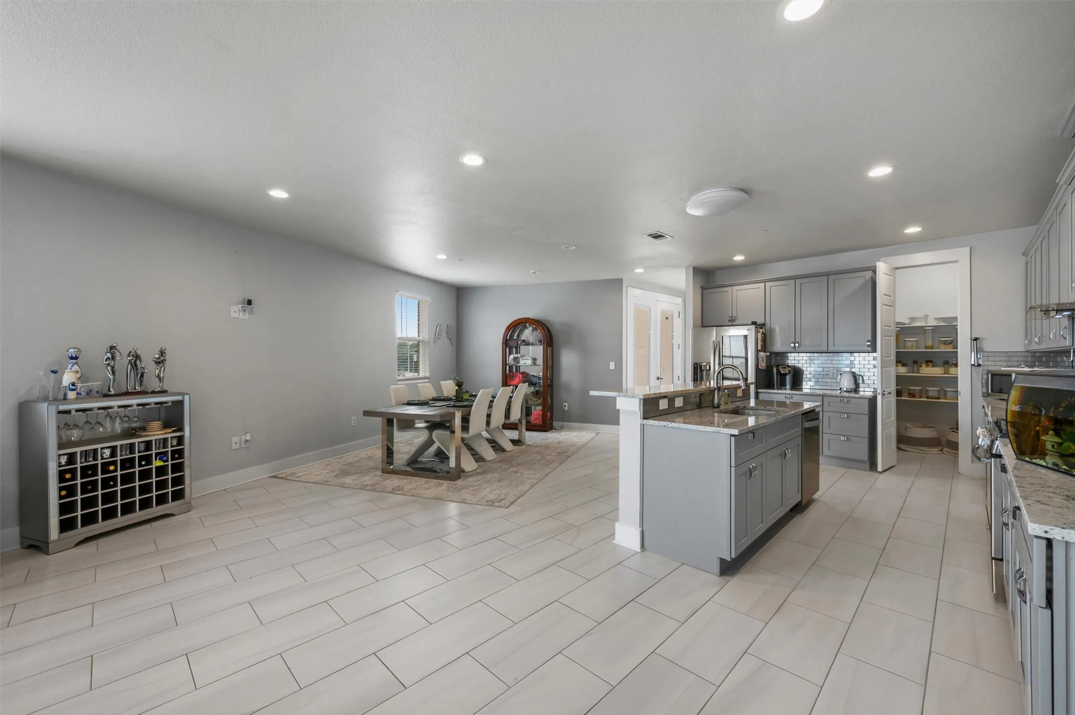 Single Family Residence For Sale in Denton County , 251 S Mill Street 380, Lewisville, Texas 75057, 3 Bedrooms, 4 Bathrooms, 2 Garage spaces, 2,831 Sqft, built in 2018, Price $645,000, mls#21320776, Real Estate Agent in Lewisville, Homes For Sale in Denton county, Homes For Sale in Lewisville, Realtor in Lewisville Texas, Real Estate Brokerage Independent Realty Texas, Luminita Cordes Realtor