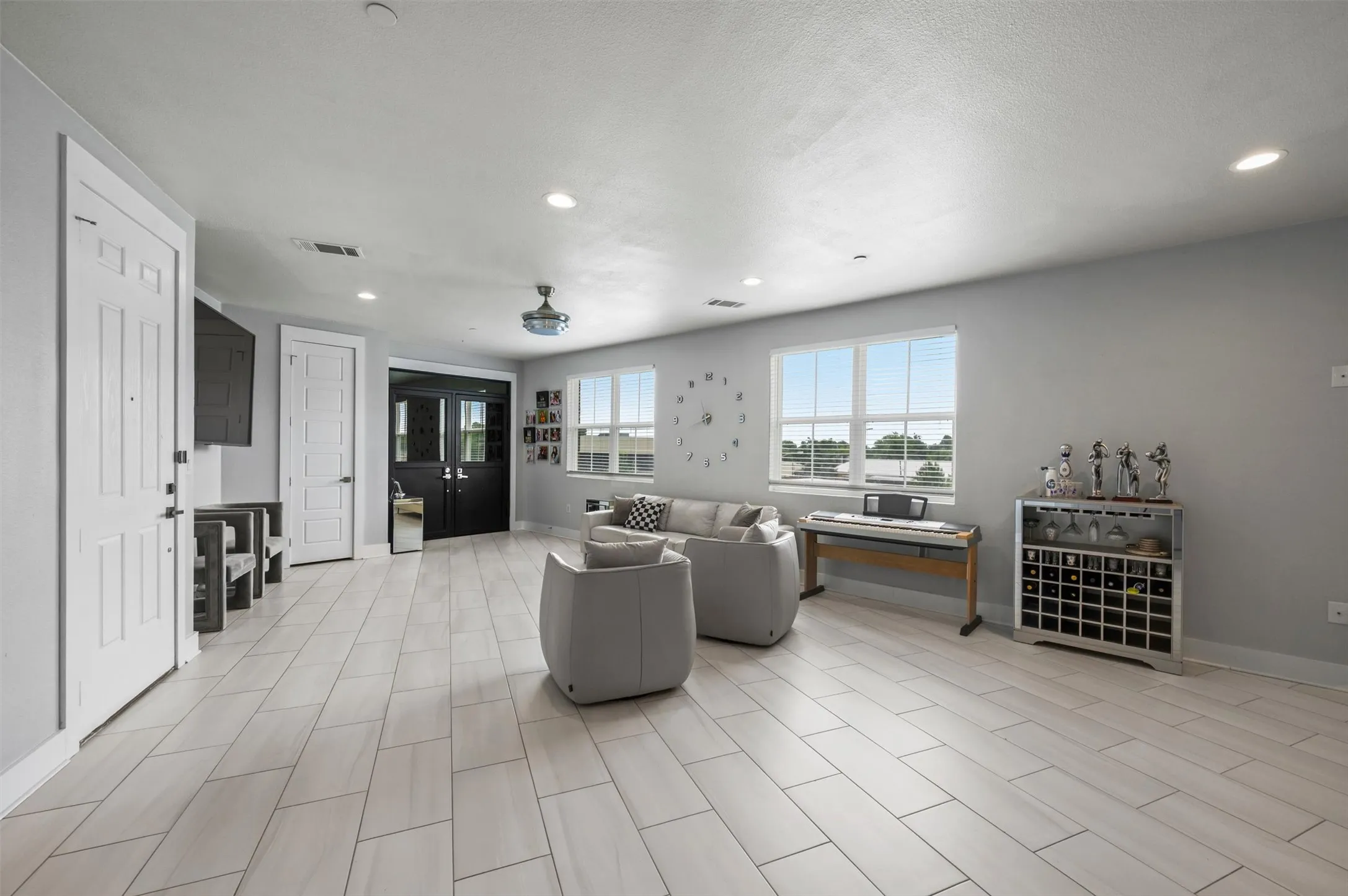 Single Family Residence For Sale in Denton County , 251 S Mill Street 380, Lewisville, Texas 75057, 3 Bedrooms, 4 Bathrooms, 2 Garage spaces, 2,831 Sqft, built in 2018, Price $645,000, mls#21320776, Real Estate Agent in Lewisville, Homes For Sale in Denton county, Homes For Sale in Lewisville, Realtor in Lewisville Texas, Real Estate Brokerage Independent Realty Texas, Luminita Cordes Realtor