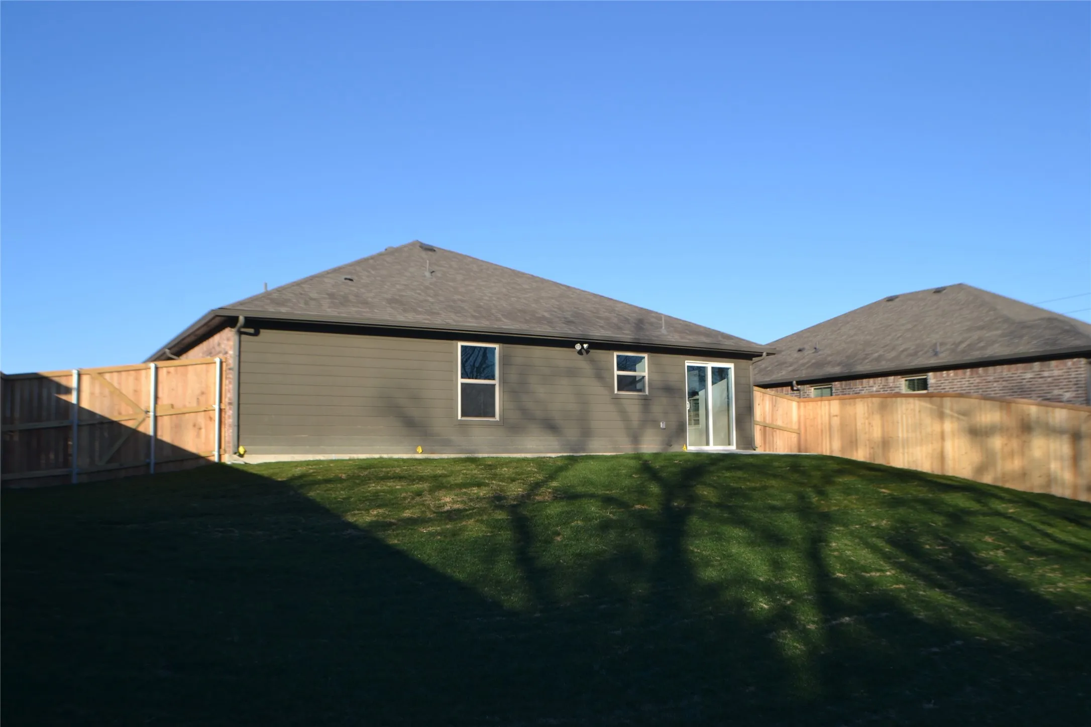 Single Family Residence For Rent in Grayson County , 1101 Southridge Lane, Sherman, Texas 75092, 3 Bedroom, 2 Bathroom, 2 Garage spaces, 1,467 Sqft, built in 2020, mls#21324206, Real Estate Agent in Sherman, Homes For Rent in Grayson county, Homes For Rent in Sherman, Realtor in Sherman Texas, Real Estate Brokerage Independent Realty Texas, Luminita Cordes Realtor