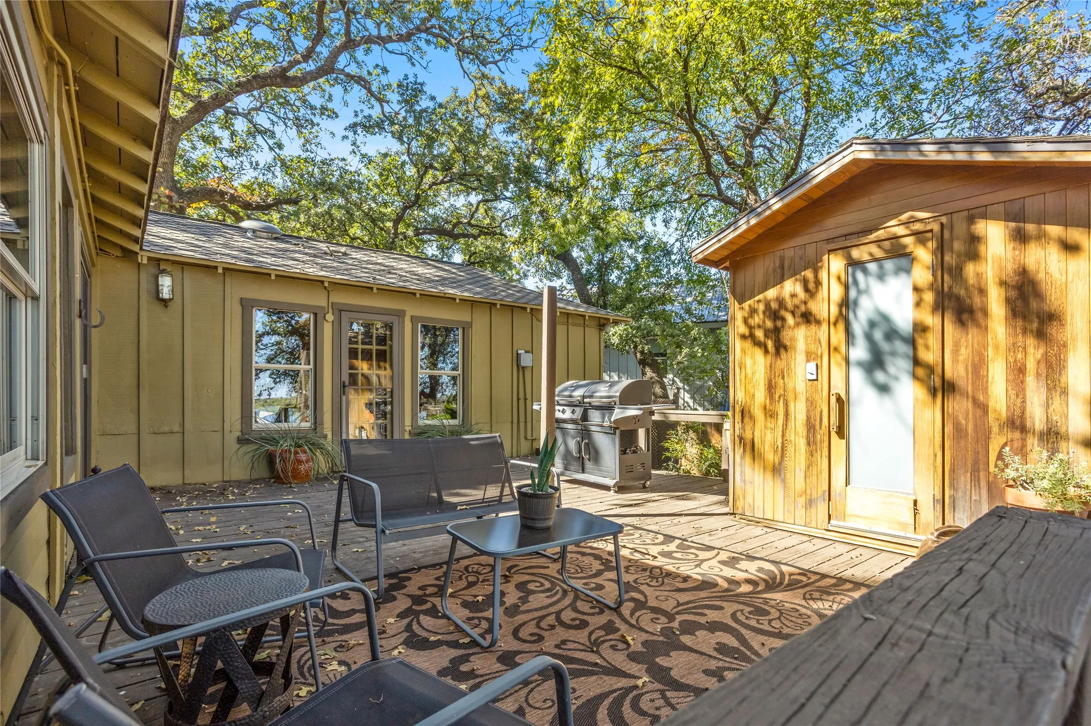 Single Family Residence For Sale in Tarrant County , 916 Kimbrough Road, Azle, Texas 76020, 2 Bedrooms, 2 Bathrooms, 1 Garage spaces, 2,721 Sqft, built in 1950, Price $855,000, mls#21324207, Real Estate Agent in Azle, Homes For Sale in Tarrant county, Homes For Sale in Azle, Realtor in Azle Texas, Real Estate Brokerage Independent Realty Texas, Luminita Cordes Realtor