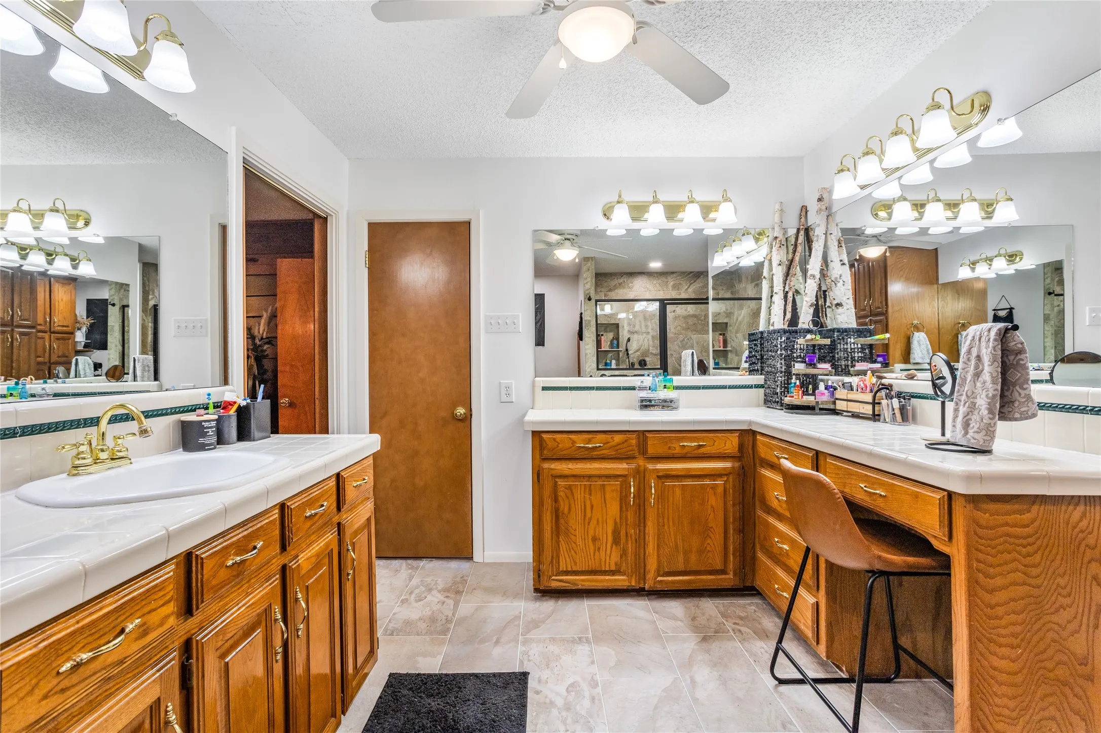 Single Family Residence For Sale in Tarrant County , 916 Kimbrough Road, Azle, Texas 76020, 2 Bedrooms, 2 Bathrooms, 1 Garage spaces, 2,721 Sqft, built in 1950, Price $855,000, mls#21324207, Real Estate Agent in Azle, Homes For Sale in Tarrant county, Homes For Sale in Azle, Realtor in Azle Texas, Real Estate Brokerage Independent Realty Texas, Luminita Cordes Realtor