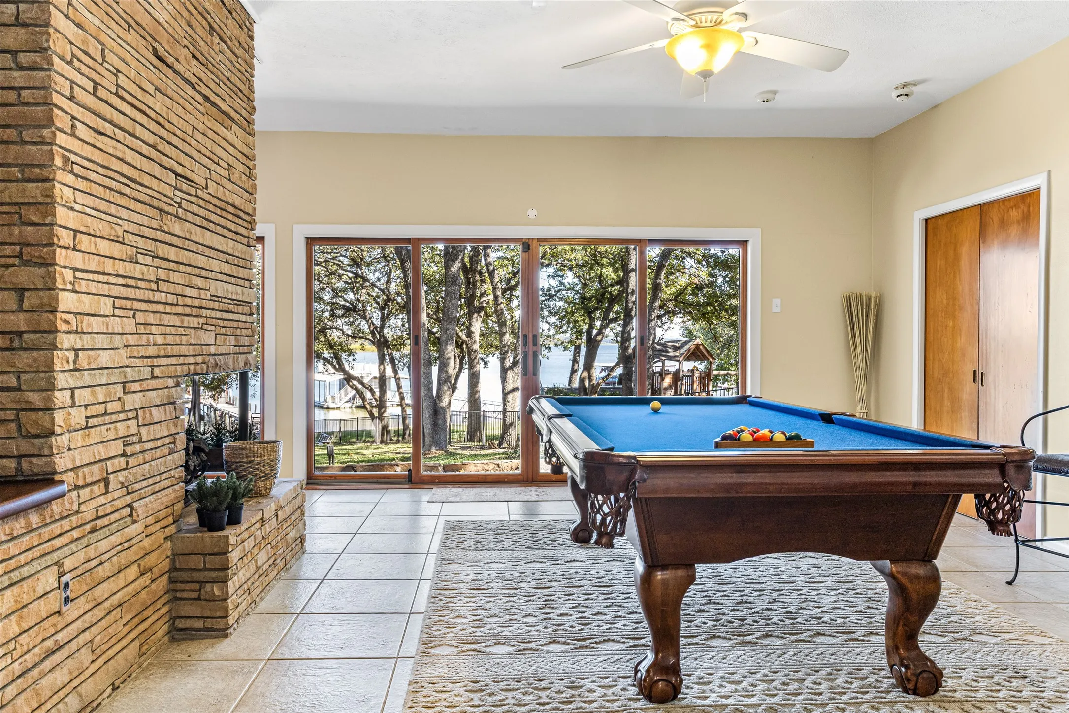Single Family Residence For Sale in Tarrant County , 916 Kimbrough Road, Azle, Texas 76020, 2 Bedrooms, 2 Bathrooms, 1 Garage spaces, 2,721 Sqft, built in 1950, Price $855,000, mls#21324207, Real Estate Agent in Azle, Homes For Sale in Tarrant county, Homes For Sale in Azle, Realtor in Azle Texas, Real Estate Brokerage Independent Realty Texas, Luminita Cordes Realtor