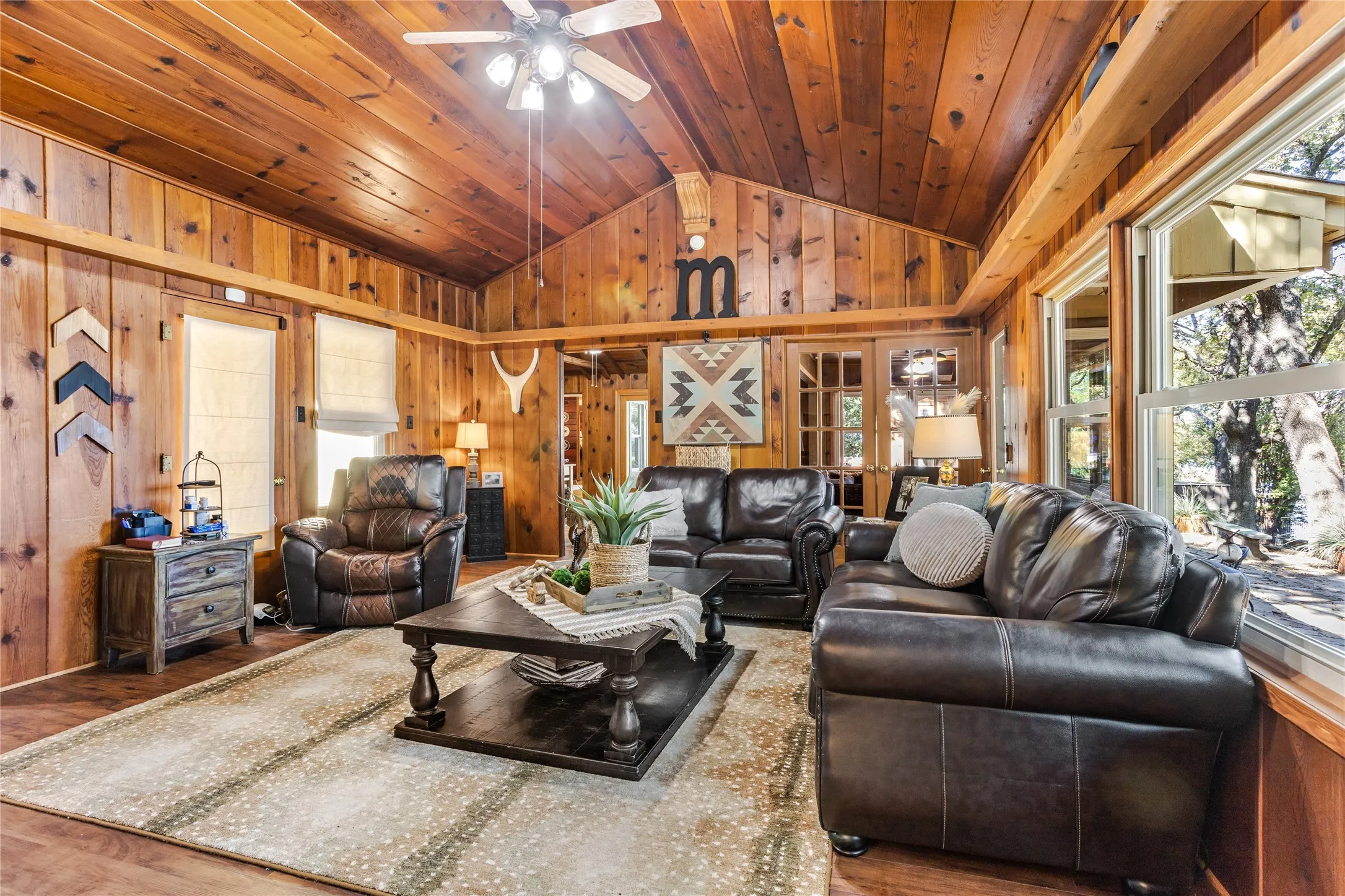 Single Family Residence For Sale in Tarrant County , 916 Kimbrough Road, Azle, Texas 76020, 2 Bedrooms, 2 Bathrooms, 1 Garage spaces, 2,721 Sqft, built in 1950, Price $855,000, mls#21324207, Real Estate Agent in Azle, Homes For Sale in Tarrant county, Homes For Sale in Azle, Realtor in Azle Texas, Real Estate Brokerage Independent Realty Texas, Luminita Cordes Realtor