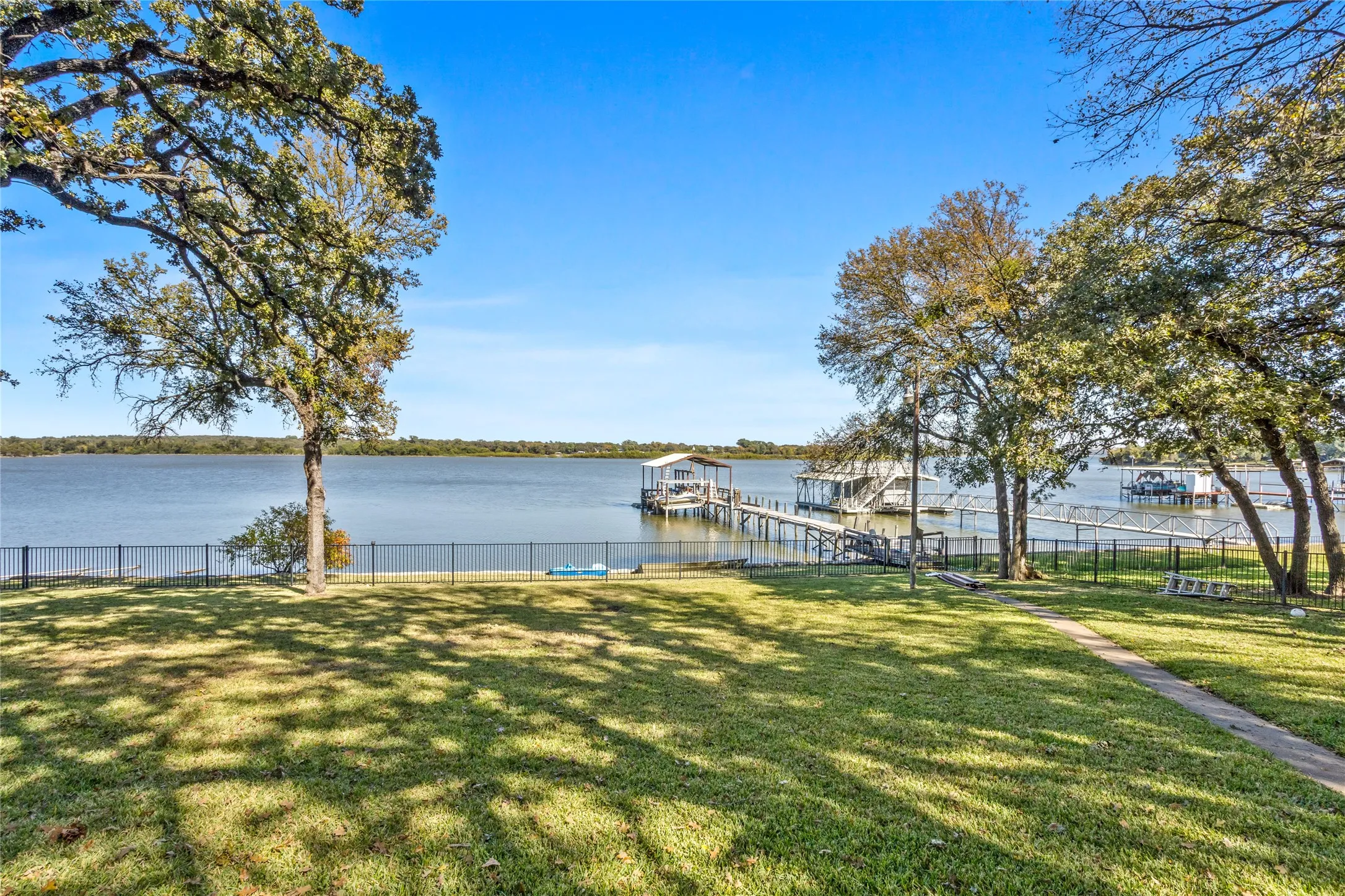 Single Family Residence For Sale in Tarrant County , 916 Kimbrough Road, Azle, Texas 76020, 2 Bedrooms, 2 Bathrooms, 1 Garage spaces, 2,721 Sqft, built in 1950, Price $855,000, mls#21324207, Real Estate Agent in Azle, Homes For Sale in Tarrant county, Homes For Sale in Azle, Realtor in Azle Texas, Real Estate Brokerage Independent Realty Texas, Luminita Cordes Realtor