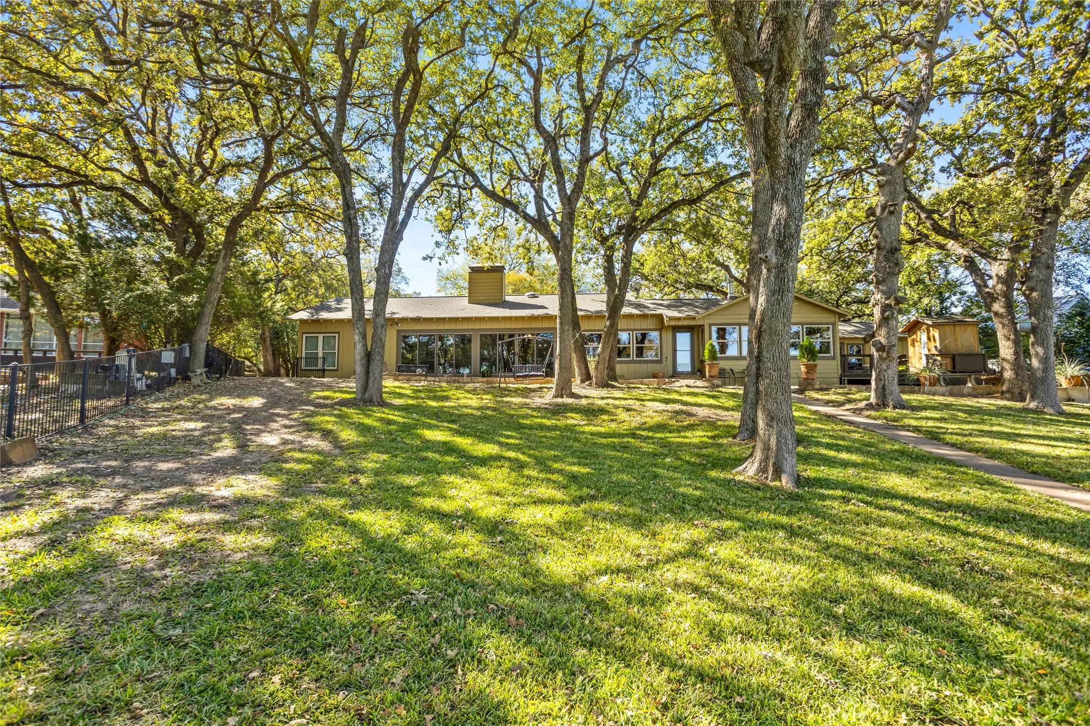 Single Family Residence For Sale in Tarrant County , 916 Kimbrough Road, Azle, Texas 76020, 2 Bedrooms, 2 Bathrooms, 1 Garage spaces, 2,721 Sqft, built in 1950, Price $855,000, mls#21324207, Real Estate Agent in Azle, Homes For Sale in Tarrant county, Homes For Sale in Azle, Realtor in Azle Texas, Real Estate Brokerage Independent Realty Texas, Luminita Cordes Realtor
