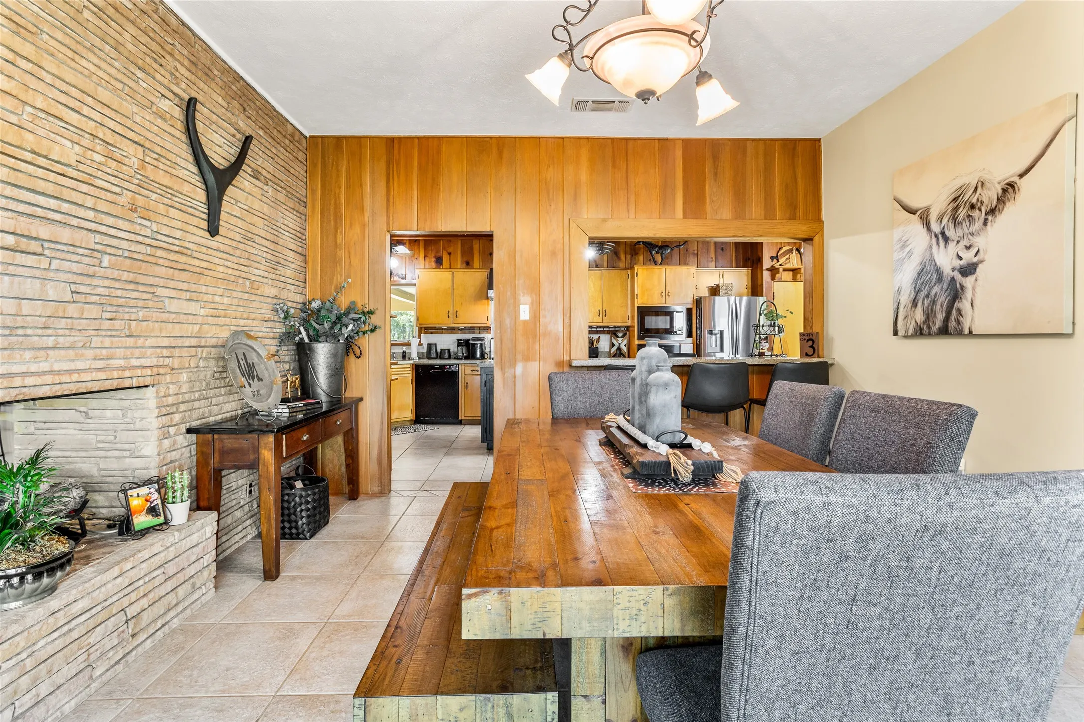 Single Family Residence For Sale in Tarrant County , 916 Kimbrough Road, Azle, Texas 76020, 2 Bedrooms, 2 Bathrooms, 1 Garage spaces, 2,721 Sqft, built in 1950, Price $855,000, mls#21324207, Real Estate Agent in Azle, Homes For Sale in Tarrant county, Homes For Sale in Azle, Realtor in Azle Texas, Real Estate Brokerage Independent Realty Texas, Luminita Cordes Realtor