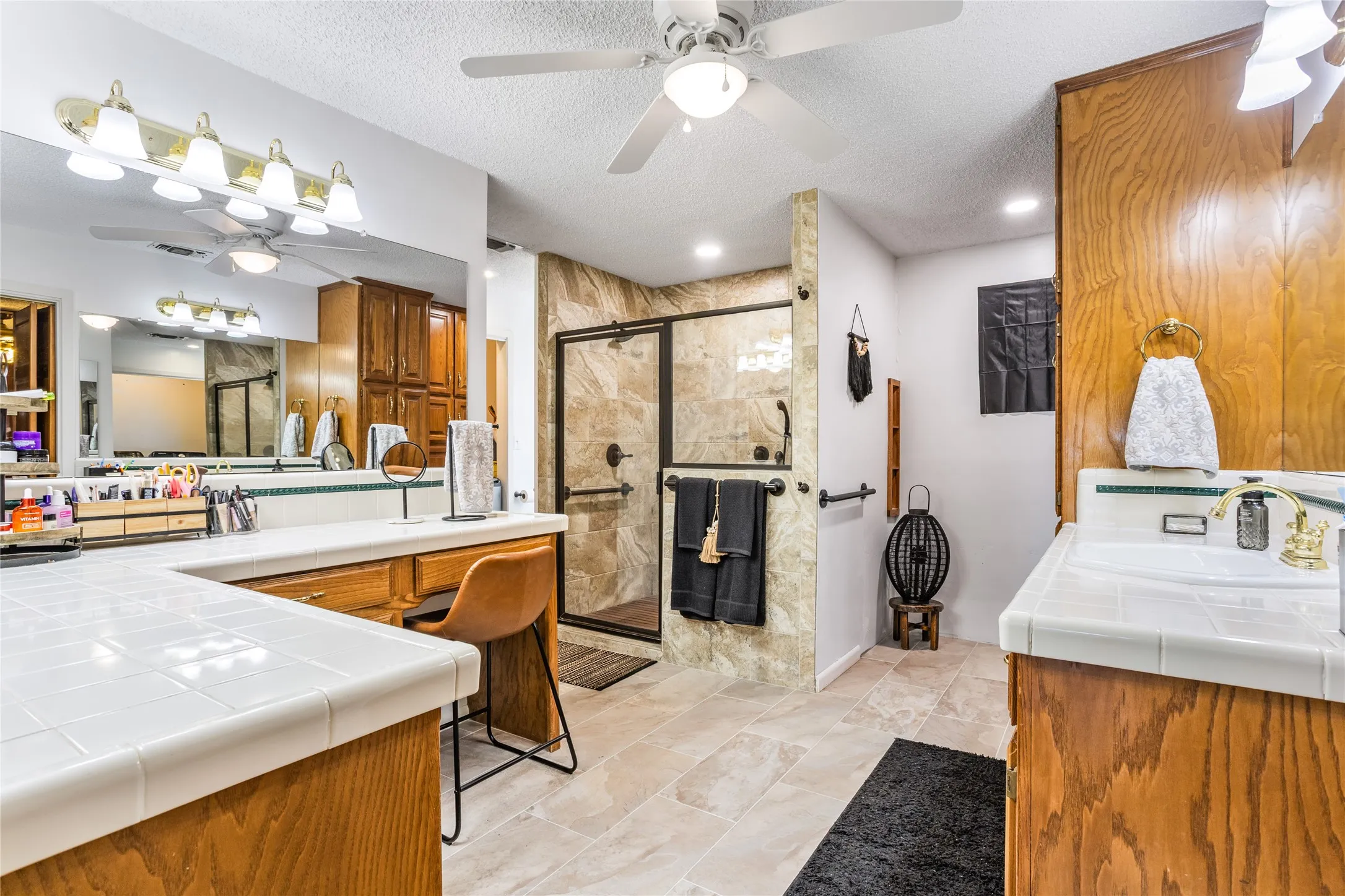 Single Family Residence For Sale in Tarrant County , 916 Kimbrough Road, Azle, Texas 76020, 2 Bedrooms, 2 Bathrooms, 1 Garage spaces, 2,721 Sqft, built in 1950, Price $855,000, mls#21324207, Real Estate Agent in Azle, Homes For Sale in Tarrant county, Homes For Sale in Azle, Realtor in Azle Texas, Real Estate Brokerage Independent Realty Texas, Luminita Cordes Realtor