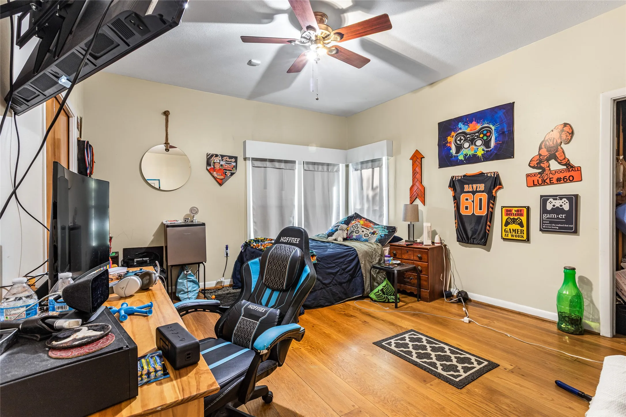 Single Family Residence For Sale in Tarrant County , 916 Kimbrough Road, Azle, Texas 76020, 2 Bedrooms, 2 Bathrooms, 1 Garage spaces, 2,721 Sqft, built in 1950, Price $855,000, mls#21324207, Real Estate Agent in Azle, Homes For Sale in Tarrant county, Homes For Sale in Azle, Realtor in Azle Texas, Real Estate Brokerage Independent Realty Texas, Luminita Cordes Realtor