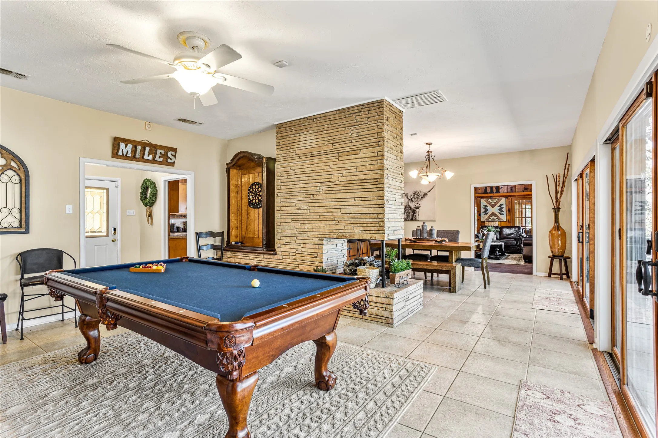 Single Family Residence For Sale in Tarrant County , 916 Kimbrough Road, Azle, Texas 76020, 2 Bedrooms, 2 Bathrooms, 1 Garage spaces, 2,721 Sqft, built in 1950, Price $855,000, mls#21324207, Real Estate Agent in Azle, Homes For Sale in Tarrant county, Homes For Sale in Azle, Realtor in Azle Texas, Real Estate Brokerage Independent Realty Texas, Luminita Cordes Realtor