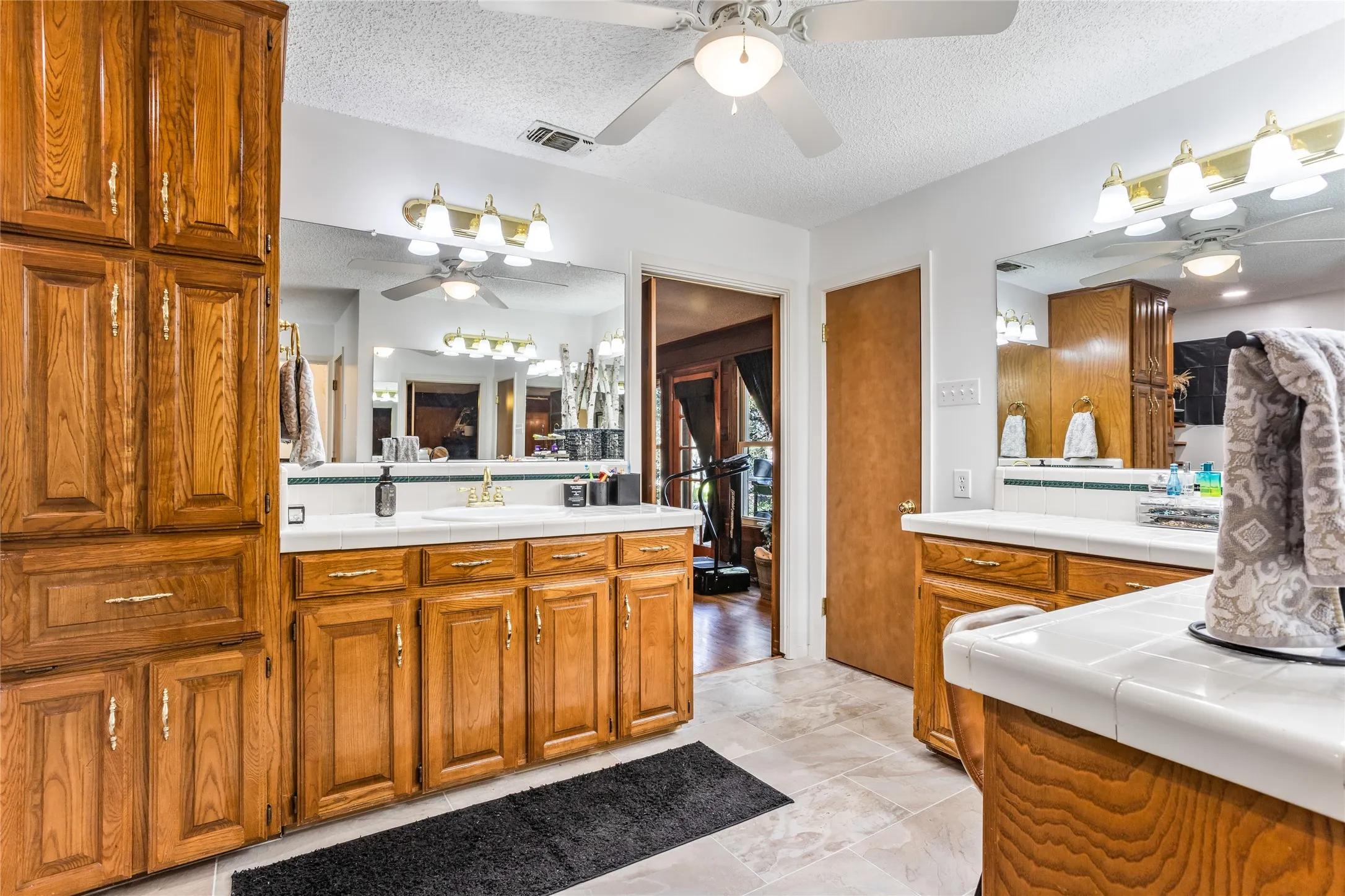 Single Family Residence For Sale in Tarrant County , 916 Kimbrough Road, Azle, Texas 76020, 2 Bedrooms, 2 Bathrooms, 1 Garage spaces, 2,721 Sqft, built in 1950, Price $855,000, mls#21324207, Real Estate Agent in Azle, Homes For Sale in Tarrant county, Homes For Sale in Azle, Realtor in Azle Texas, Real Estate Brokerage Independent Realty Texas, Luminita Cordes Realtor