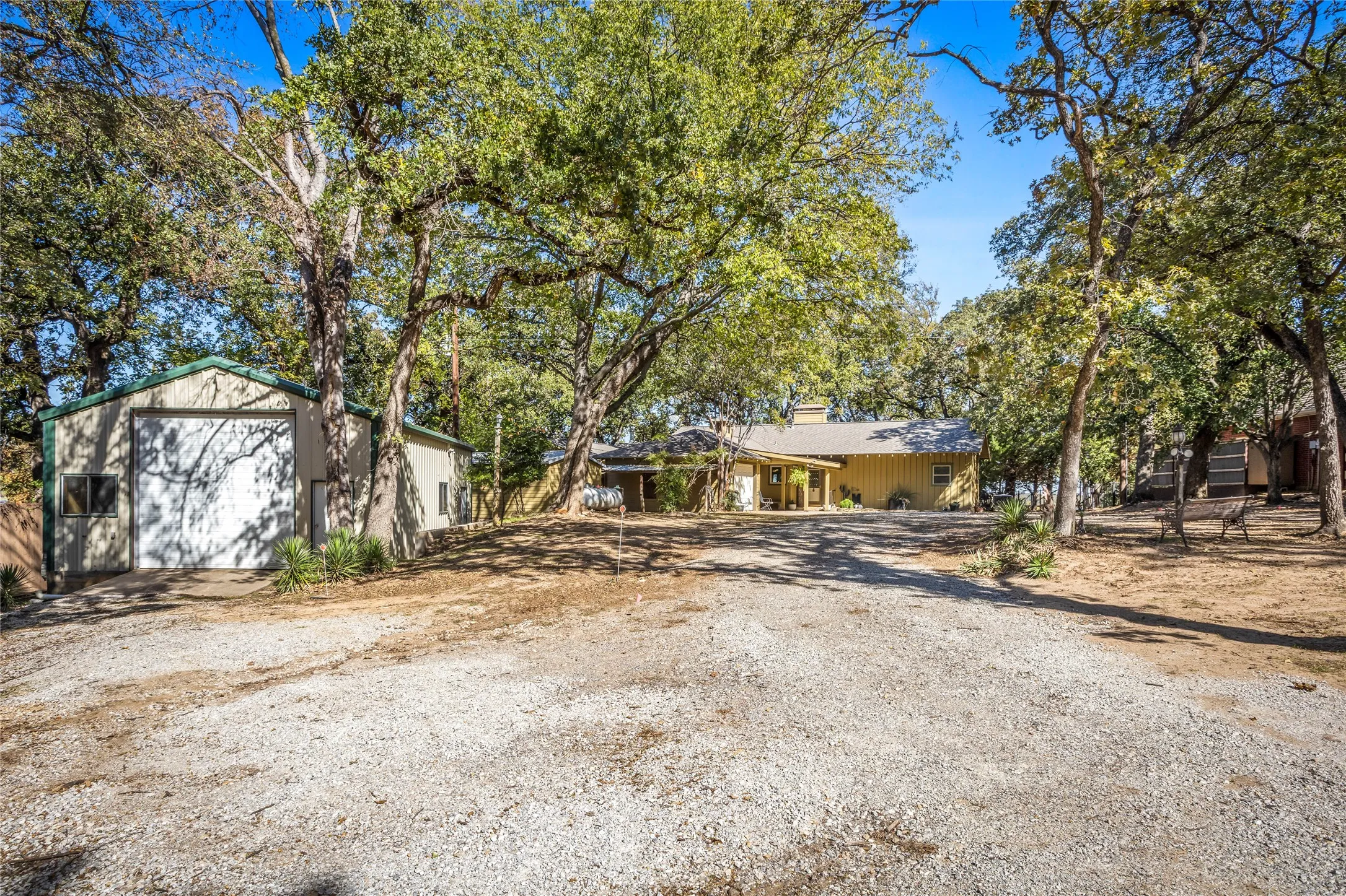 Single Family Residence For Sale in Tarrant County , 916 Kimbrough Road, Azle, Texas 76020, 2 Bedrooms, 2 Bathrooms, 1 Garage spaces, 2,721 Sqft, built in 1950, Price $855,000, mls#21324207, Real Estate Agent in Azle, Homes For Sale in Tarrant county, Homes For Sale in Azle, Realtor in Azle Texas, Real Estate Brokerage Independent Realty Texas, Luminita Cordes Realtor
