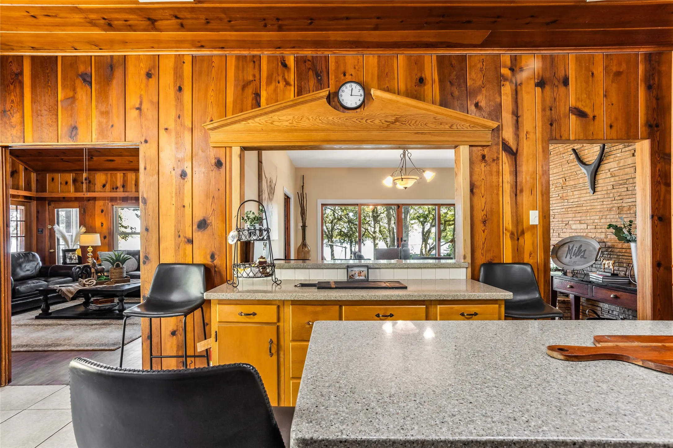 Single Family Residence For Sale in Tarrant County , 916 Kimbrough Road, Azle, Texas 76020, 2 Bedrooms, 2 Bathrooms, 1 Garage spaces, 2,721 Sqft, built in 1950, Price $855,000, mls#21324207, Real Estate Agent in Azle, Homes For Sale in Tarrant county, Homes For Sale in Azle, Realtor in Azle Texas, Real Estate Brokerage Independent Realty Texas, Luminita Cordes Realtor