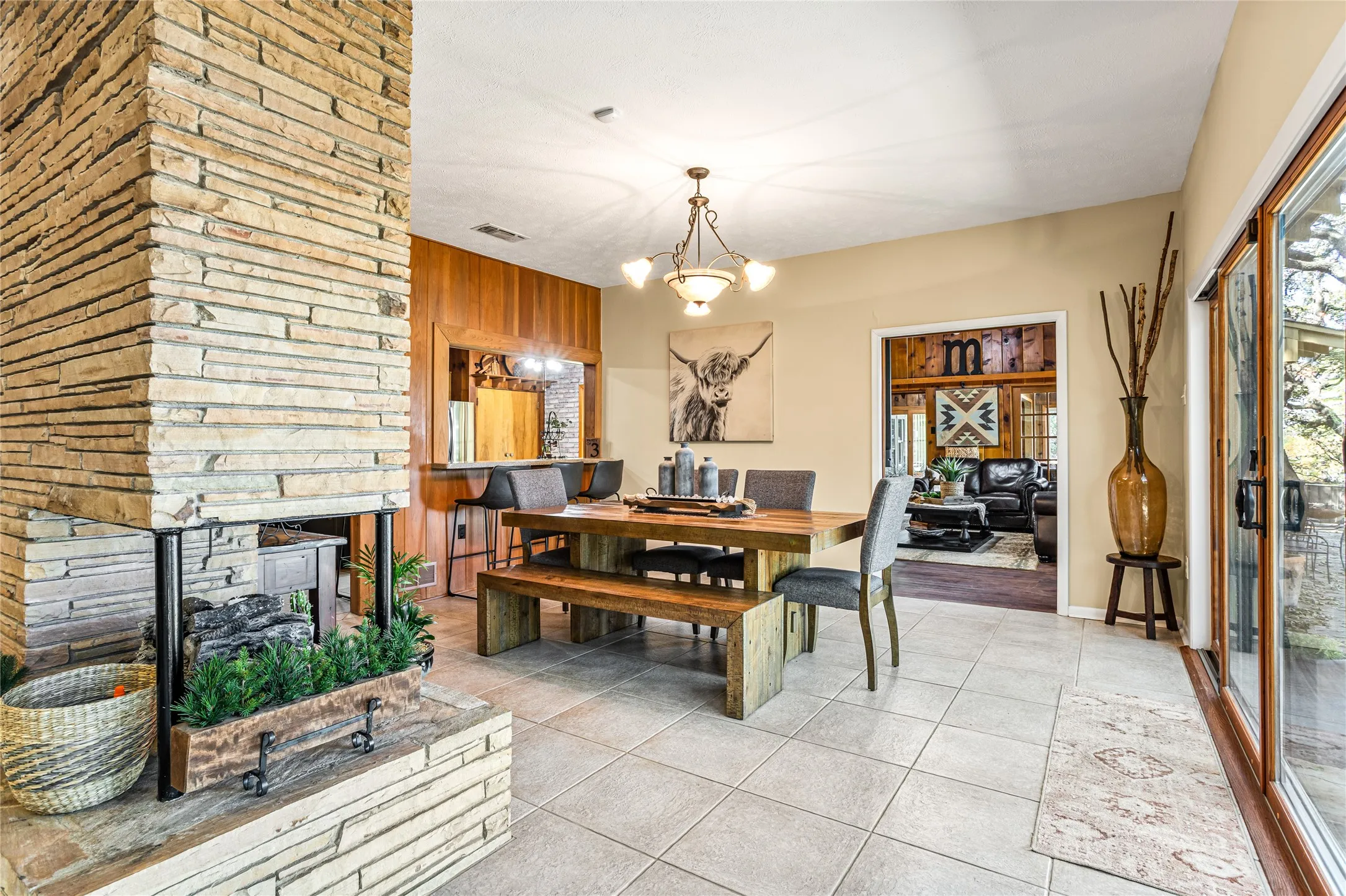 Single Family Residence For Sale in Tarrant County , 916 Kimbrough Road, Azle, Texas 76020, 2 Bedrooms, 2 Bathrooms, 1 Garage spaces, 2,721 Sqft, built in 1950, Price $855,000, mls#21324207, Real Estate Agent in Azle, Homes For Sale in Tarrant county, Homes For Sale in Azle, Realtor in Azle Texas, Real Estate Brokerage Independent Realty Texas, Luminita Cordes Realtor